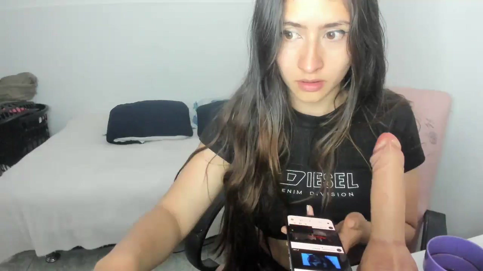 Gallery image thumbnail from Akemi_lux's myfreecams stream on, 04/19/2025, 17:10 image 8 of 20