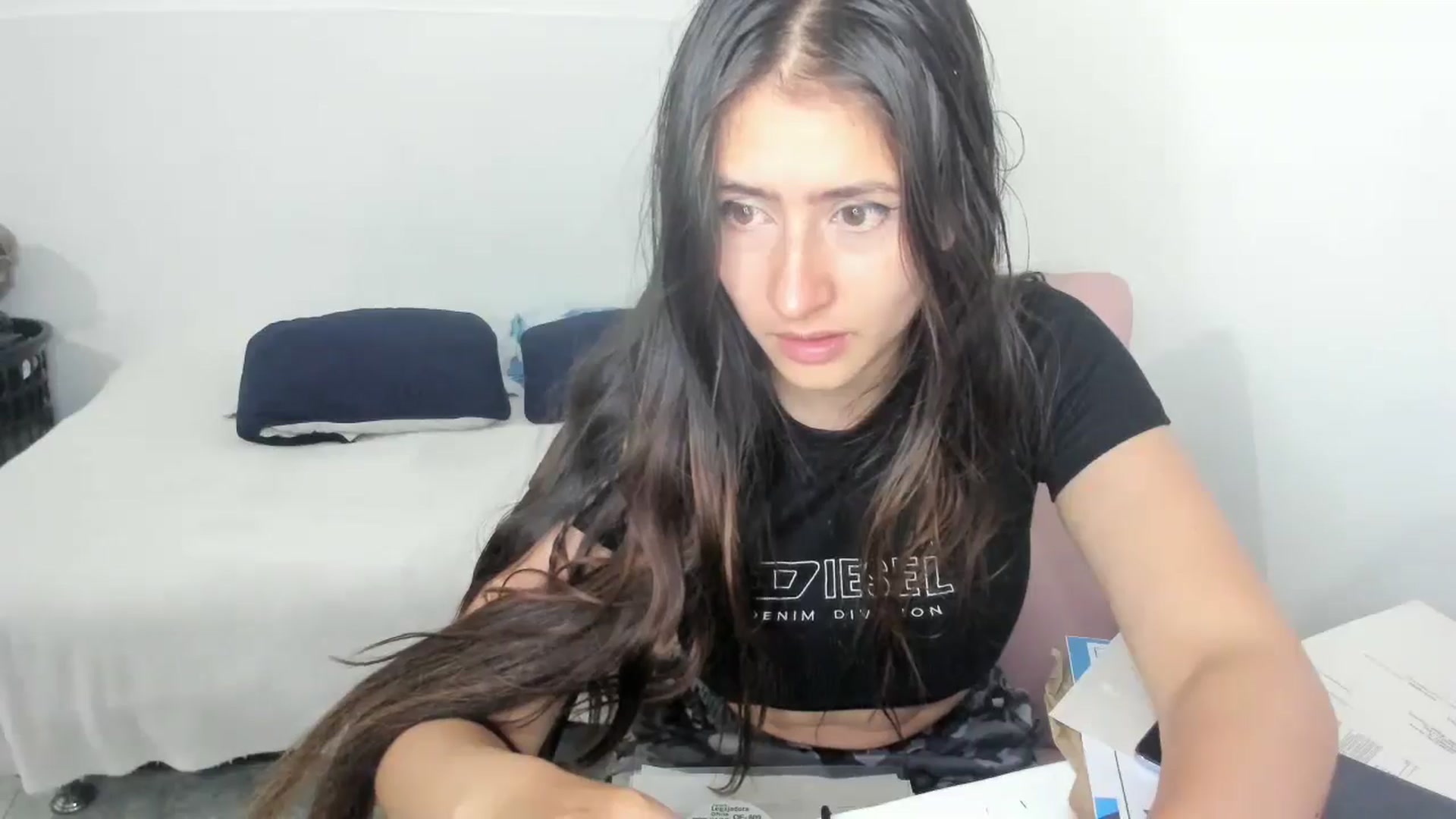 Gallery image thumbnail from Akemi_lux's myfreecams stream on, 04/19/2025, 17:10 image 14 of 20