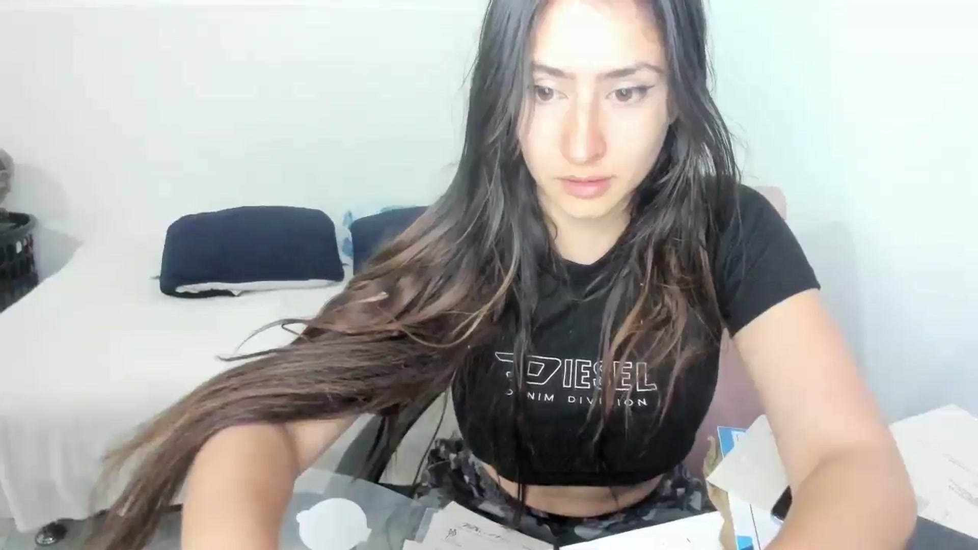 Gallery image thumbnail from Akemi_lux's myfreecams stream on, 04/19/2025, 17:10 image 15 of 20