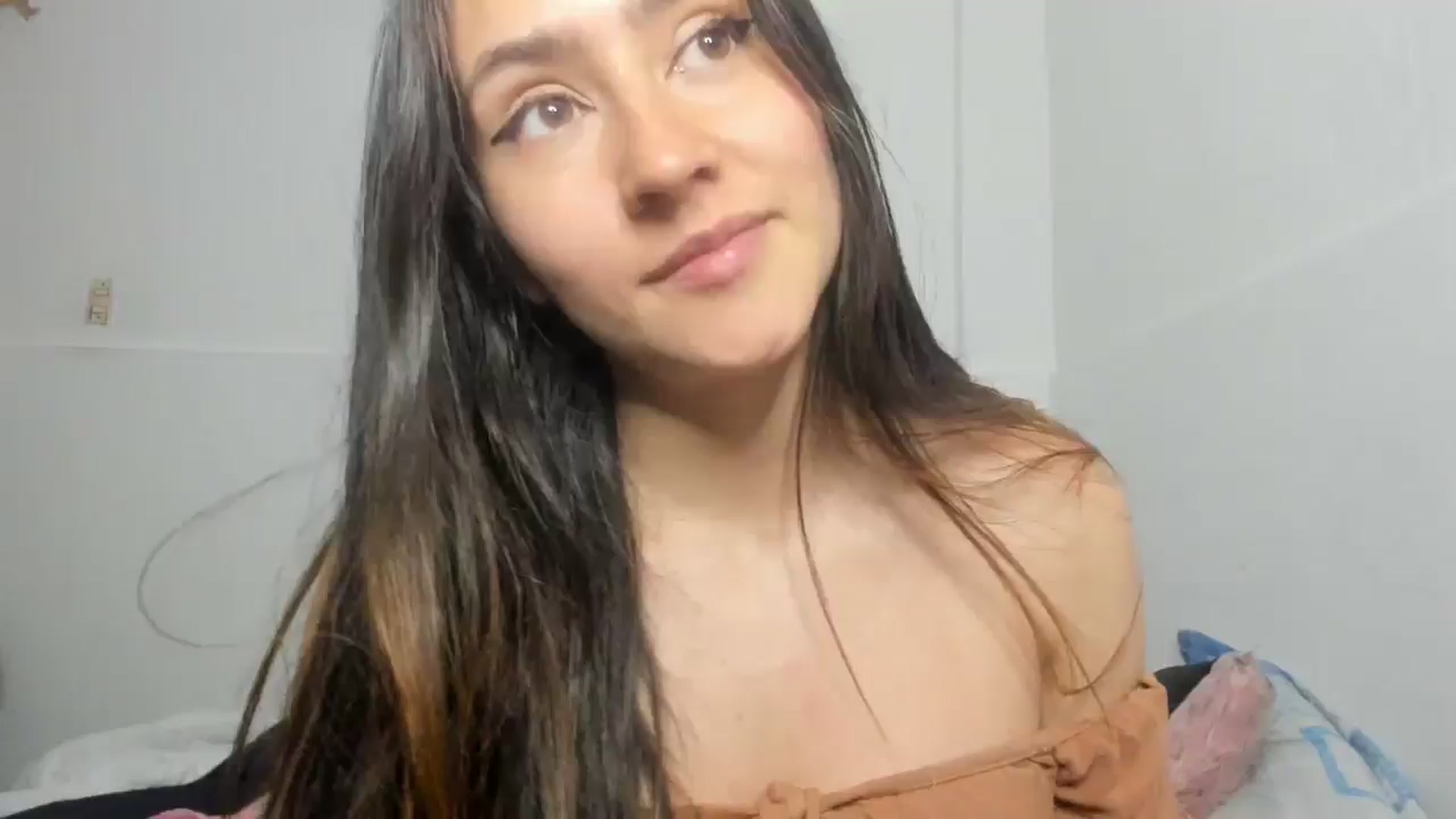 Gallery image thumbnail from Akemi_lux's myfreecams stream on, 04/24/2025, 16:16 image 20 of 20