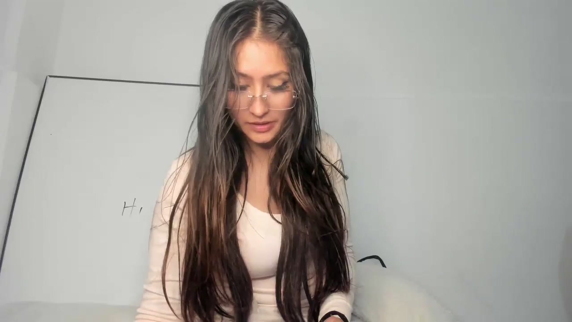 Gallery image thumbnail from Akemi_lux's myfreecams stream on, 04/28/2025, 01:28 image 19 of 20