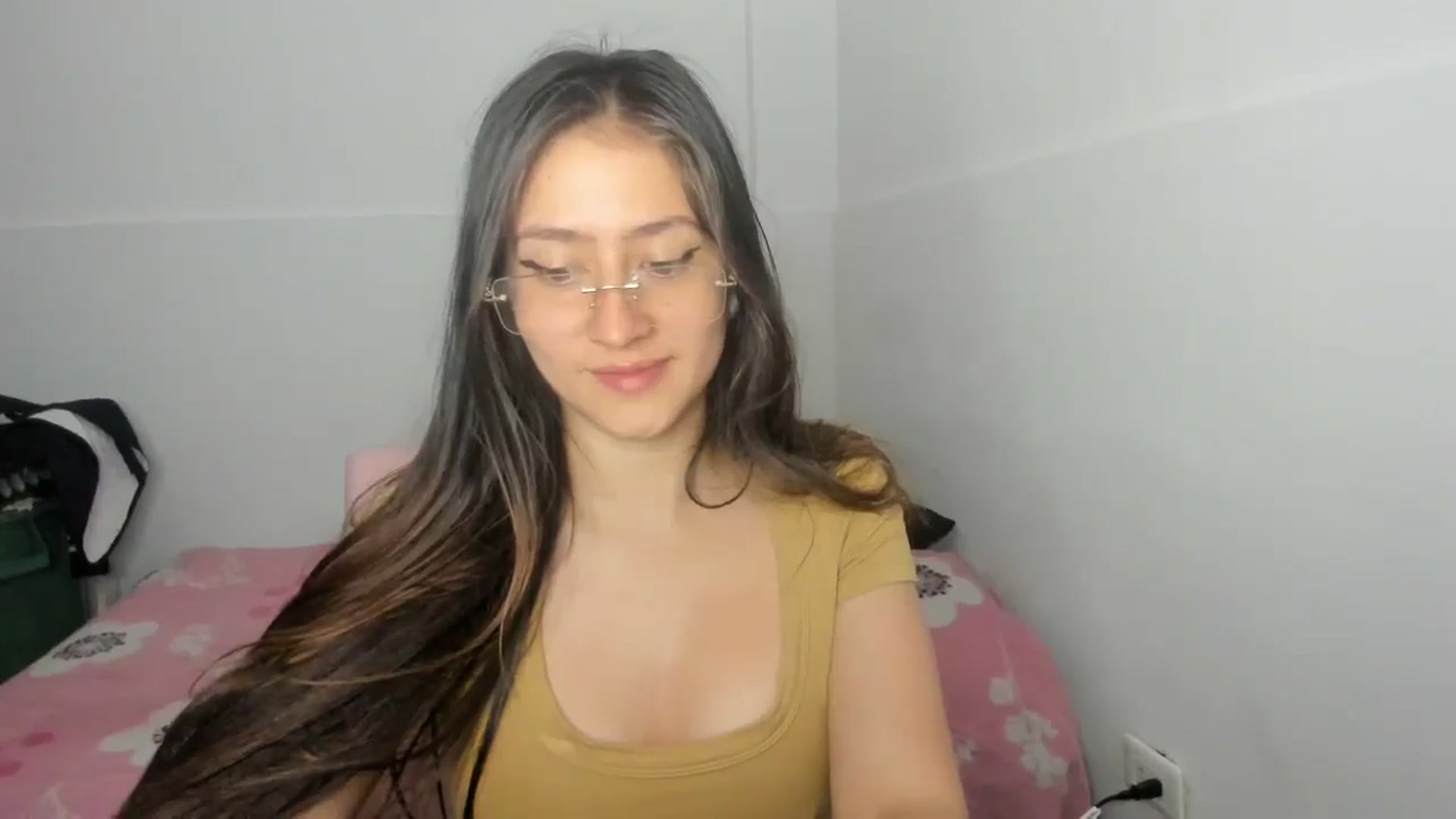 Gallery image thumbnail from Akemi_lux's myfreecams stream on, 04/30/2025, 14:30 image 20 of 20