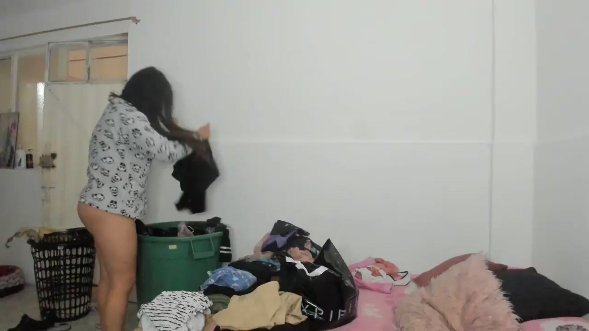 Gallery image thumbnail from Akemi_lux's myfreecams stream on, 04/30/2025, 15:50 image 1 of 20