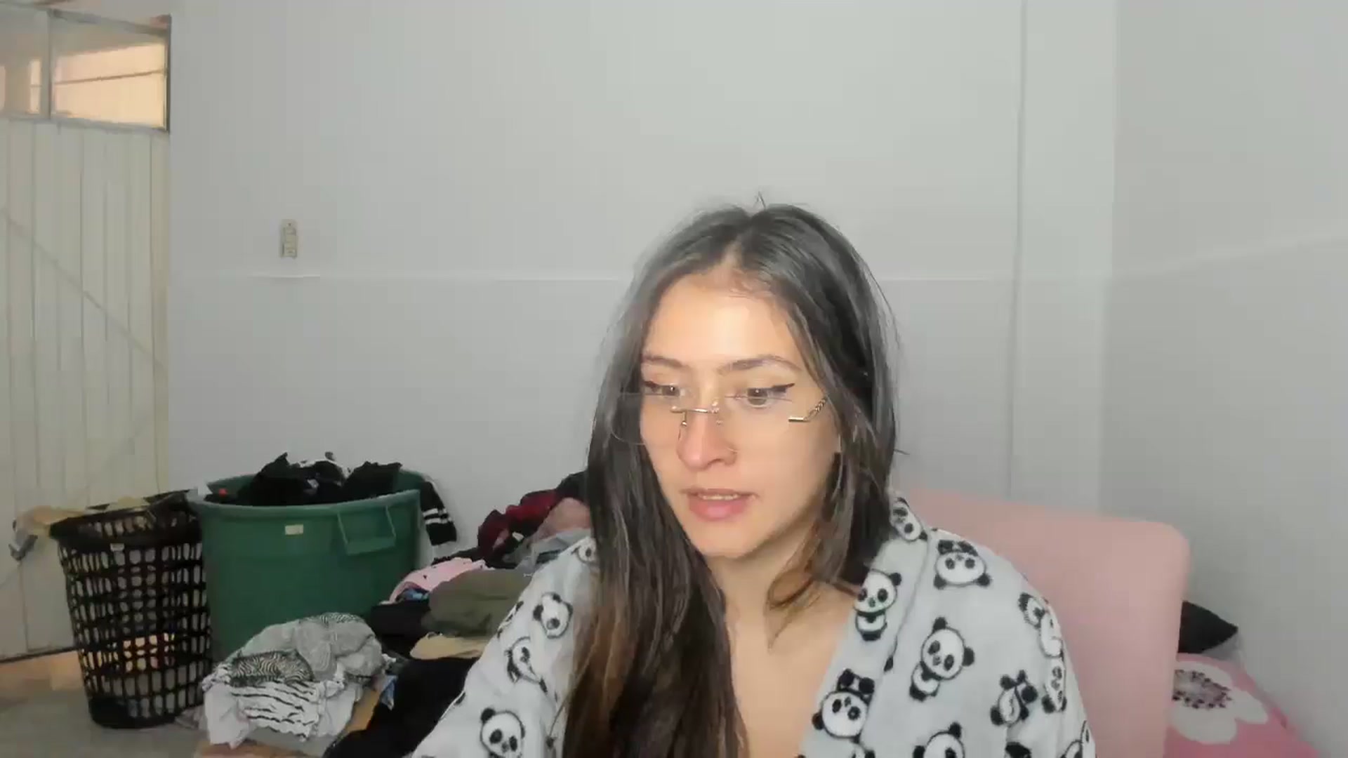 Gallery image thumbnail from Akemi_lux's myfreecams stream on, 04/30/2025, 15:50 image 16 of 20
