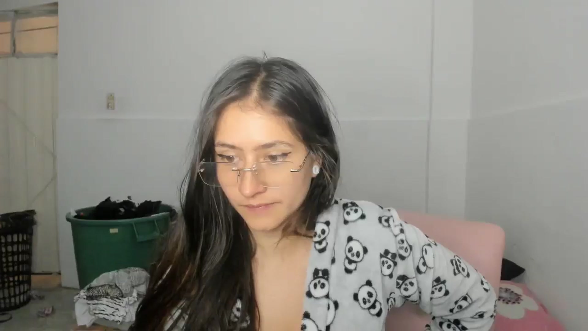 Gallery image thumbnail from Akemi_lux's myfreecams stream on, 04/30/2025, 15:50 image 8 of 20
