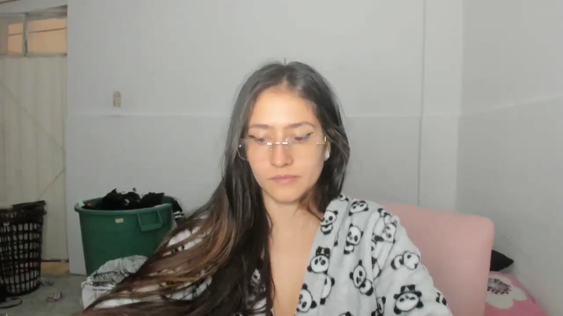 Gallery image thumbnail from Akemi_lux's myfreecams stream on, 04/30/2025, 15:50 image 9 of 20