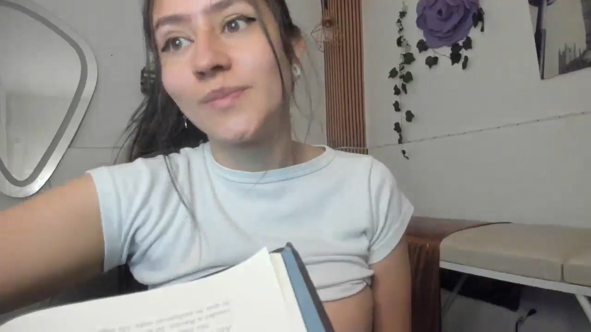 Gallery image thumbnail from Akemi_lux's myfreecams stream on, 05/11/2025, 17:09 image 4 of 20