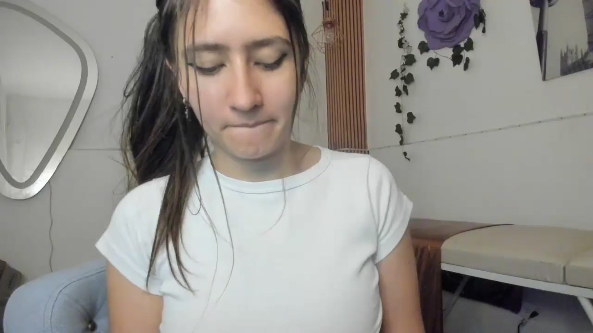 Gallery image thumbnail from Akemi_lux's myfreecams stream on, 05/11/2025, 17:09 image 7 of 20