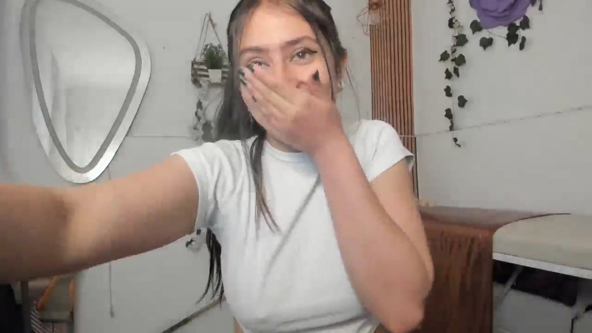 Gallery image thumbnail from Akemi_lux's myfreecams stream on, 05/11/2025, 18:06 image 4 of 20