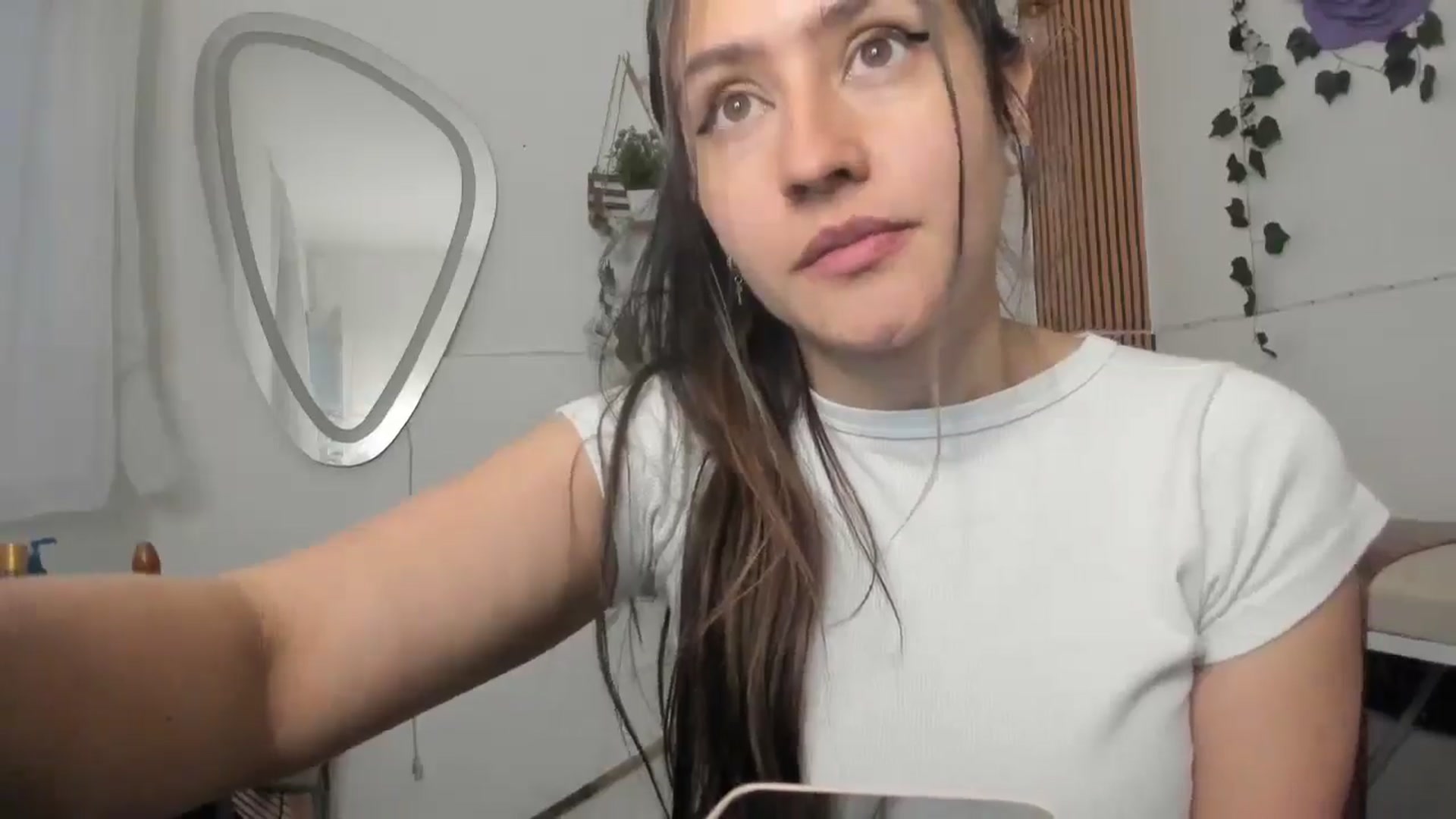 Gallery image thumbnail from Akemi_lux's myfreecams stream on, 05/11/2025, 18:06 image 19 of 20
