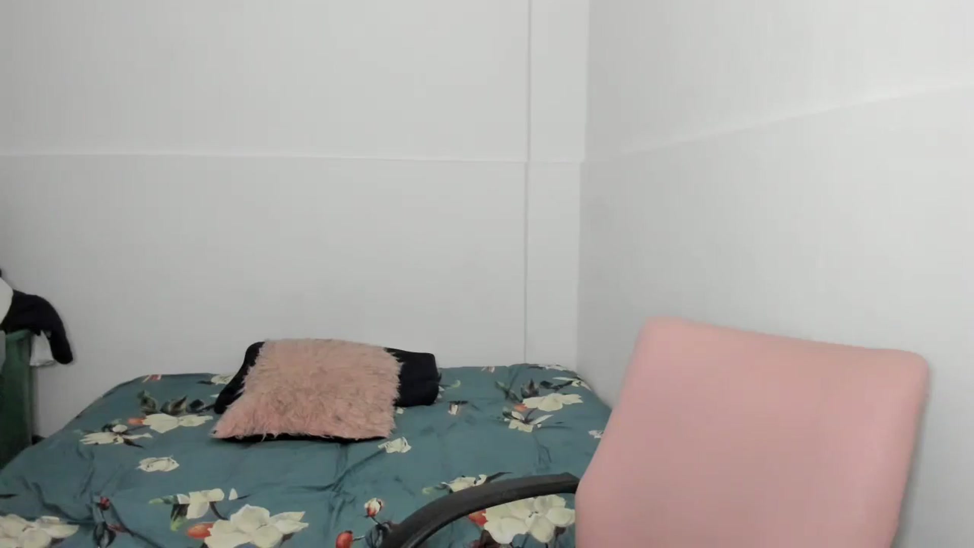 Gallery image thumbnail from Akemi_lux's myfreecams stream on, 05/13/2025, 17:33 image 16 of 20