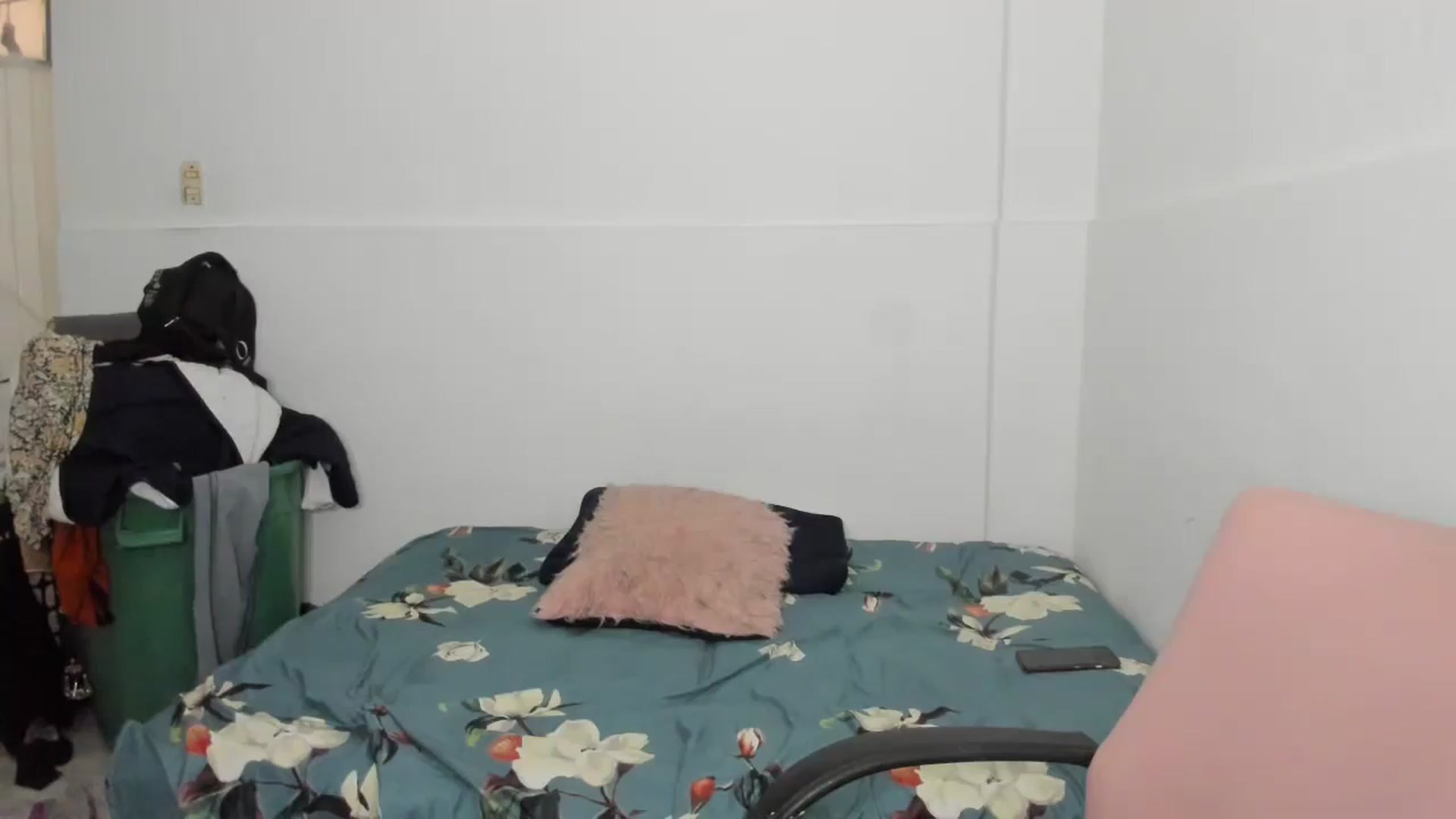 Gallery image thumbnail from Akemi_lux's myfreecams stream on, 05/13/2025, 17:33 image 4 of 20