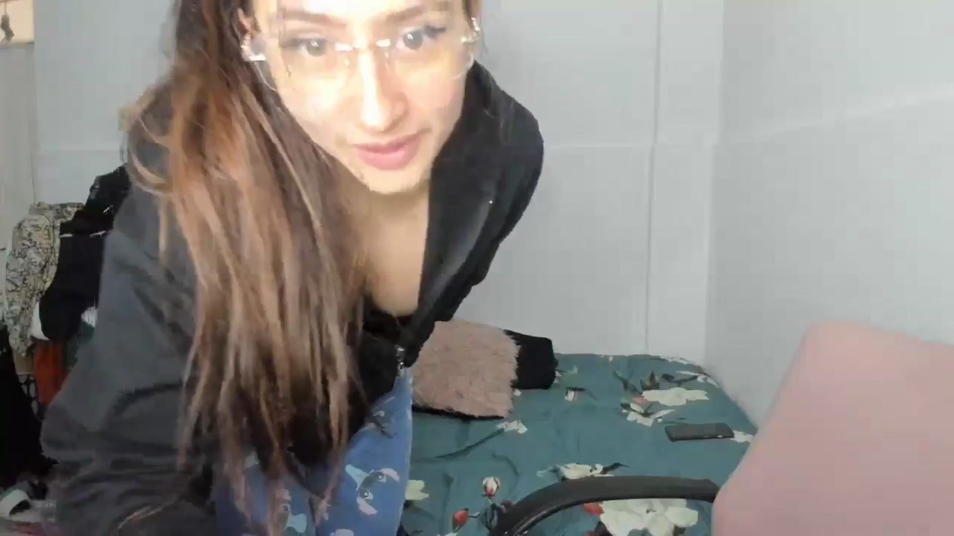 Gallery image thumbnail from Akemi_lux's myfreecams stream on, 05/13/2025, 17:33 image 2 of 20