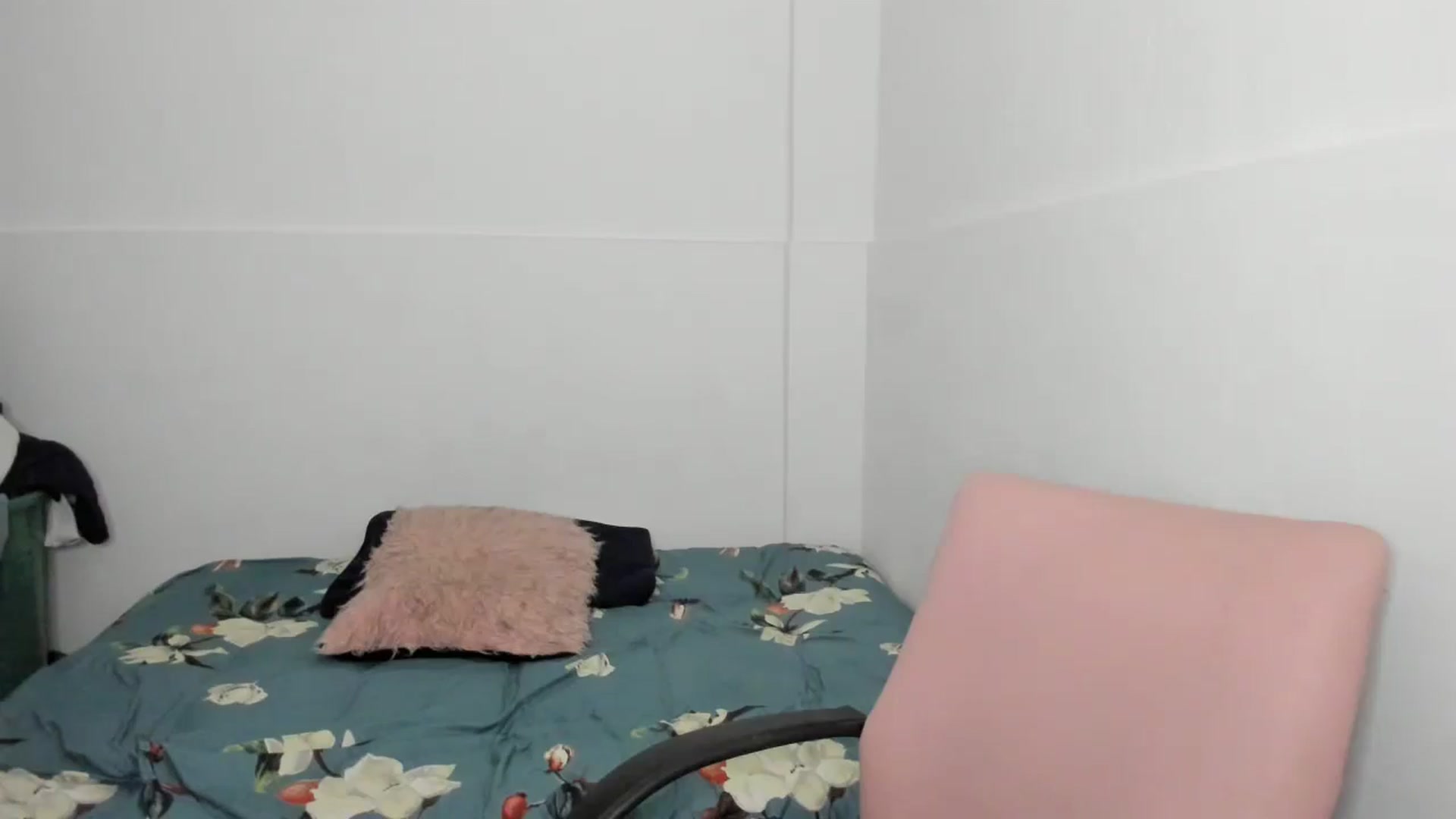 Gallery image thumbnail from Akemi_lux's myfreecams stream on, 05/13/2025, 17:33 image 19 of 20