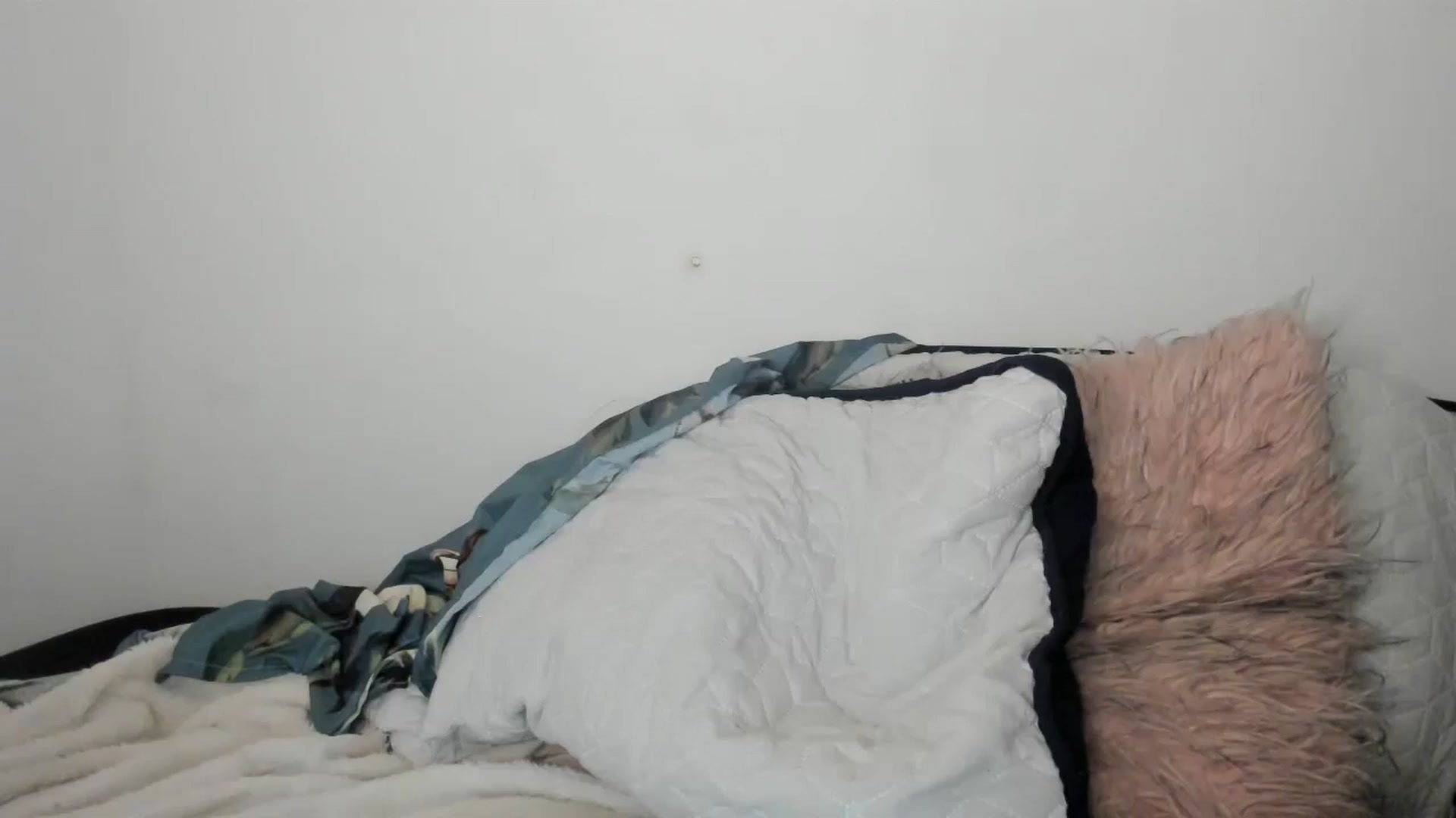 Gallery image thumbnail from Akemi_lux's myfreecams stream on, 05/18/2025, 15:21 image 16 of 20