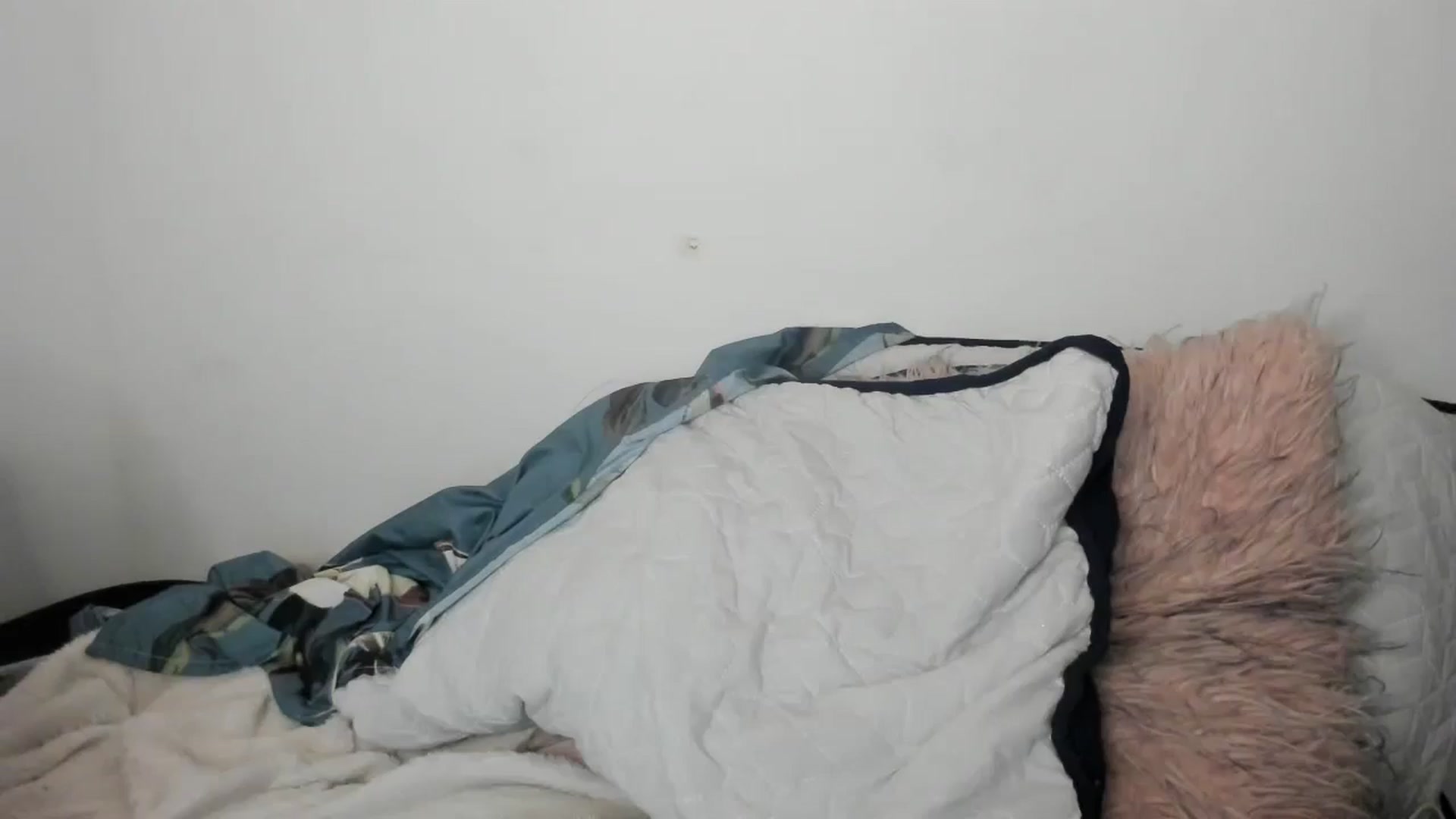 Gallery image thumbnail from Akemi_lux's myfreecams stream on, 05/18/2025, 15:21 image 11 of 20