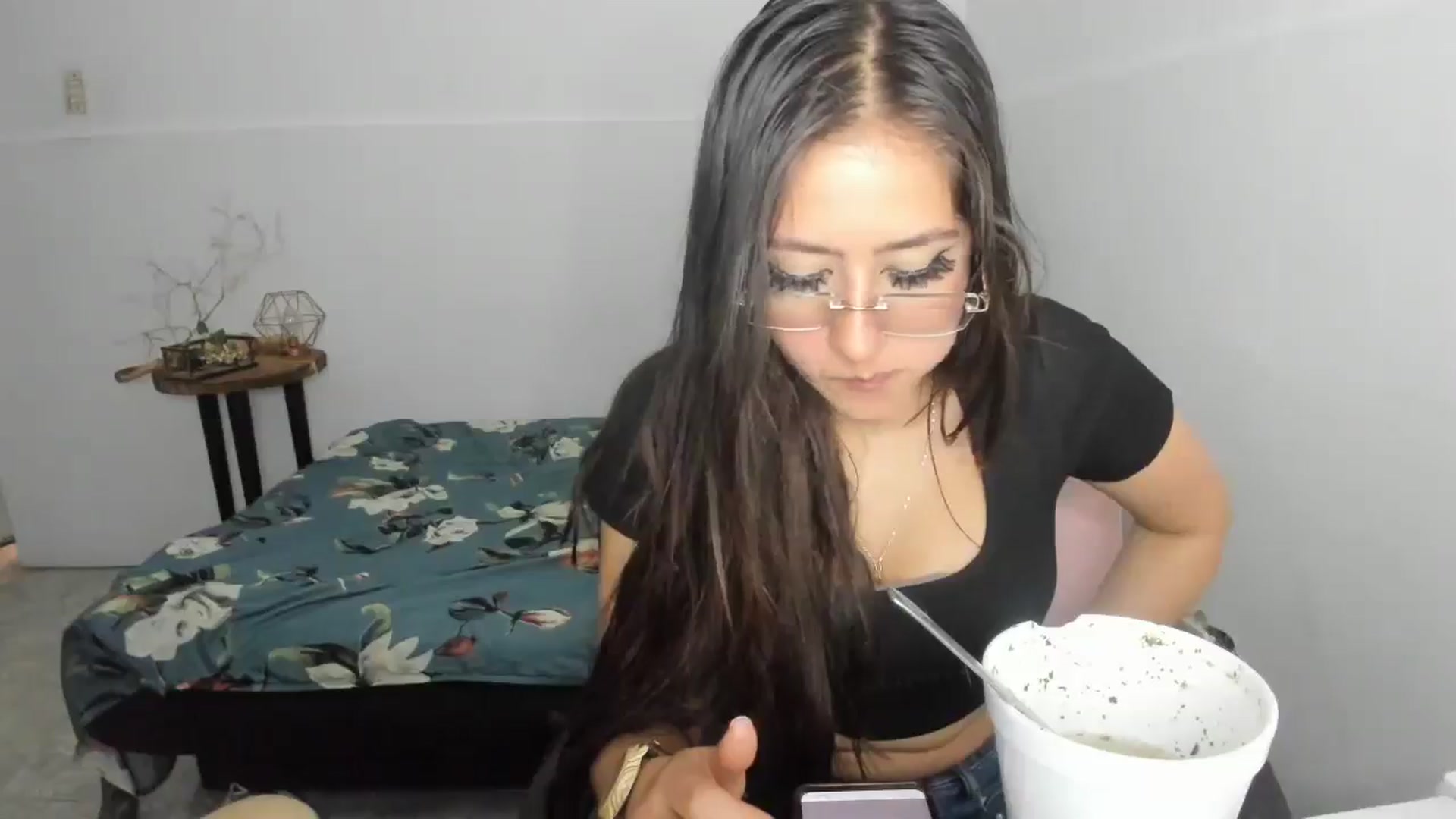 Gallery image thumbnail from Akemi_lux's myfreecams stream on, 05/25/2025, 16:32 image 11 of 20