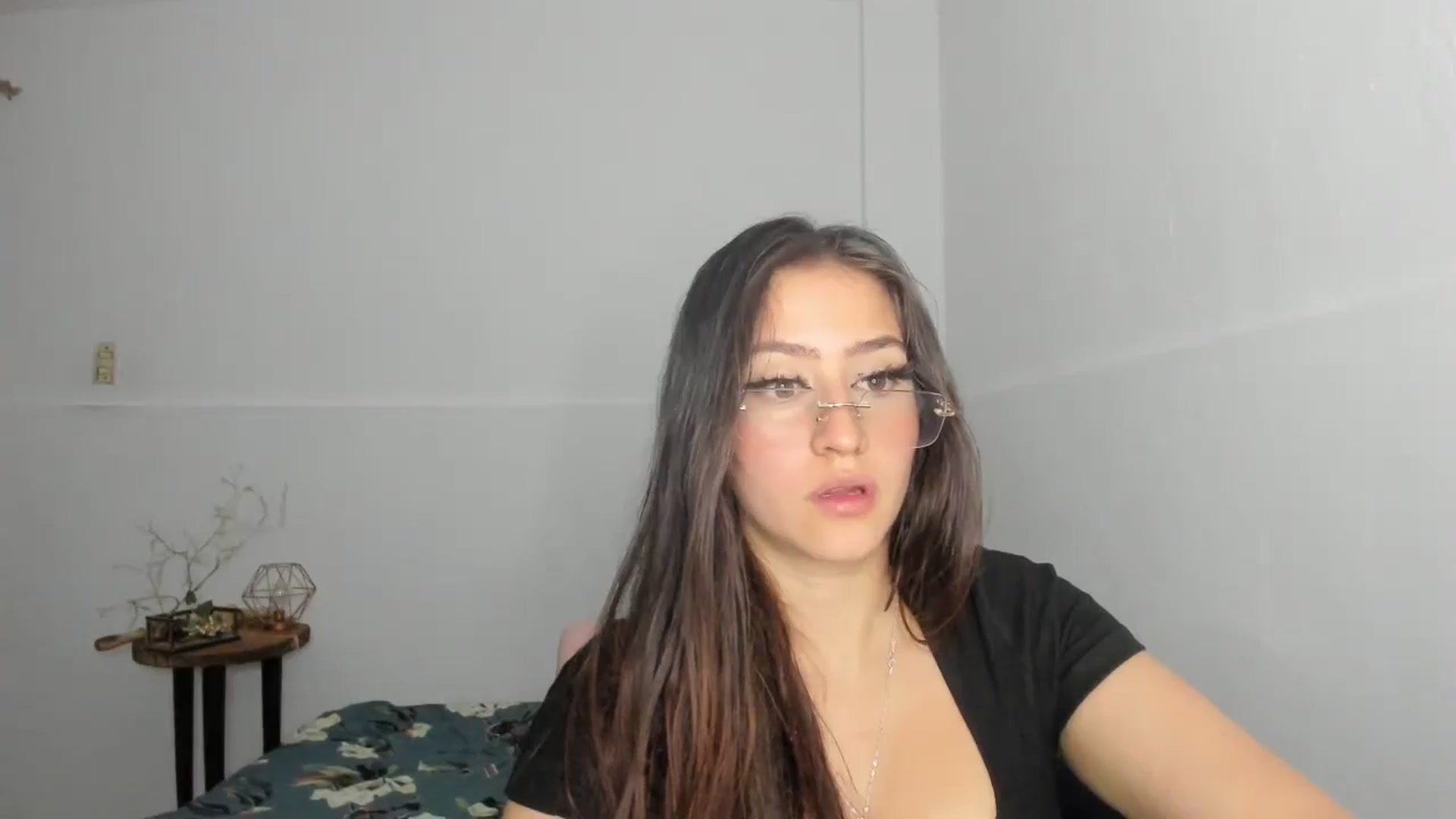 Gallery image thumbnail from Akemi_lux's myfreecams stream on, 05/25/2025, 16:32 image 4 of 20