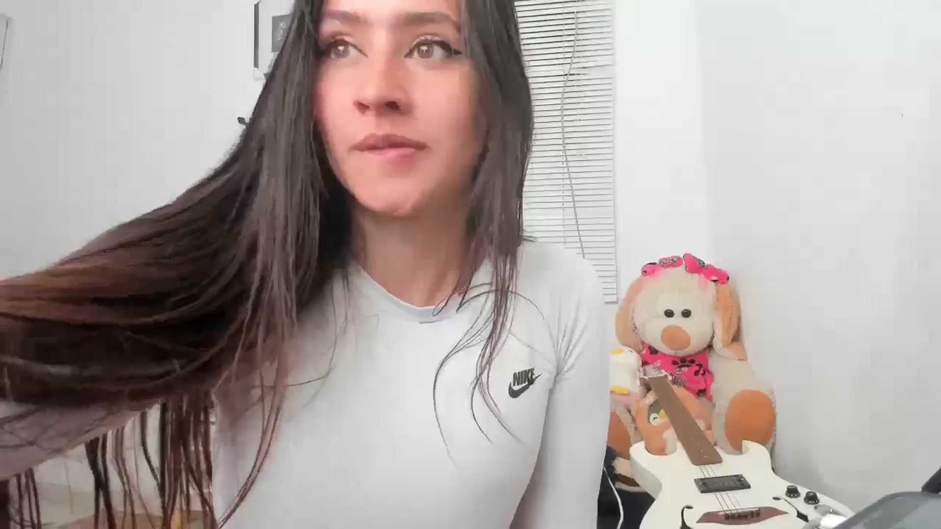 Gallery image thumbnail from Akemi_lux's myfreecams stream on, 12/27/2025, 14:27 image 6 of 20