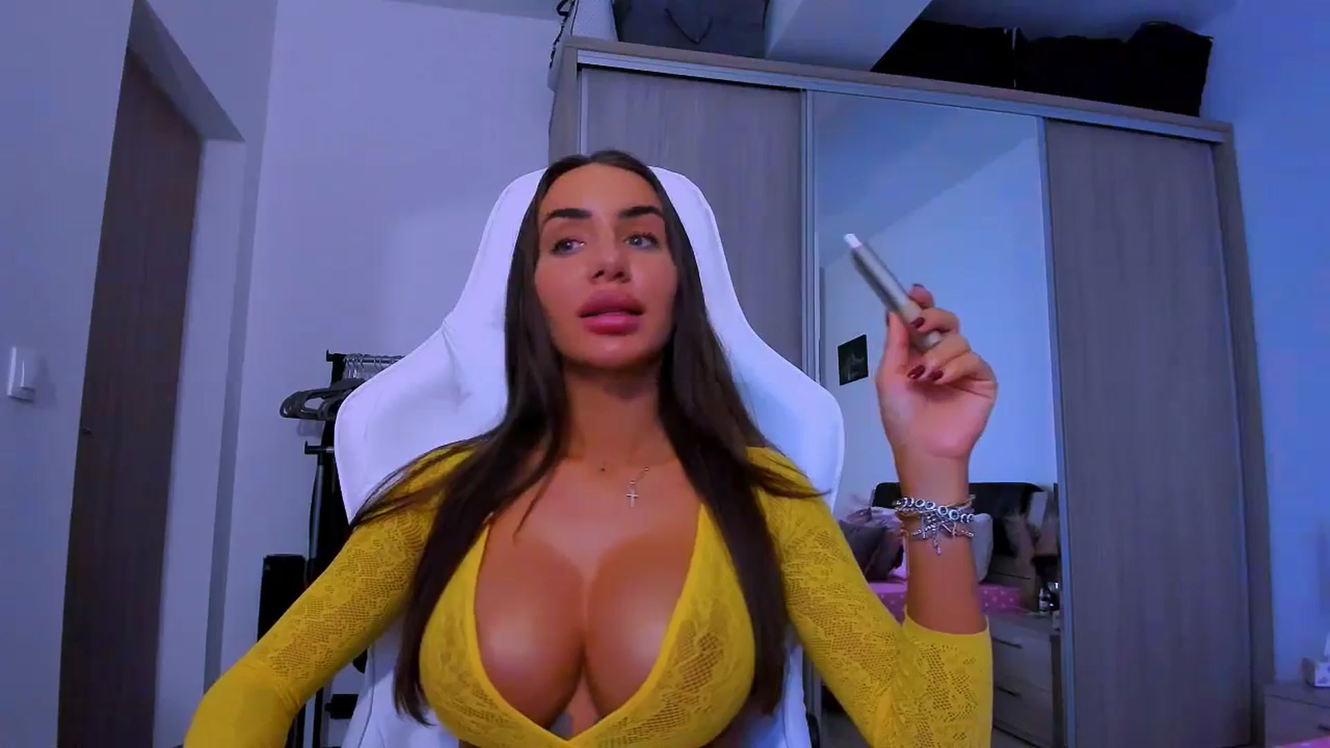 Gallery image thumbnail from Akira10's myfreecams stream on, 03/18/2025, 13:27 image 17 of 20