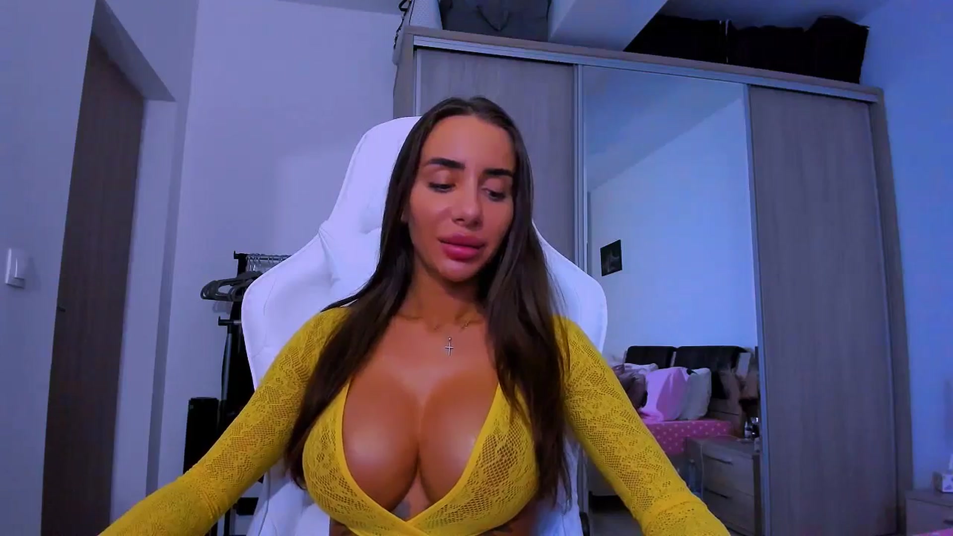 Gallery image thumbnail from Akira10's myfreecams stream on, 03/18/2025, 13:27 image 5 of 20