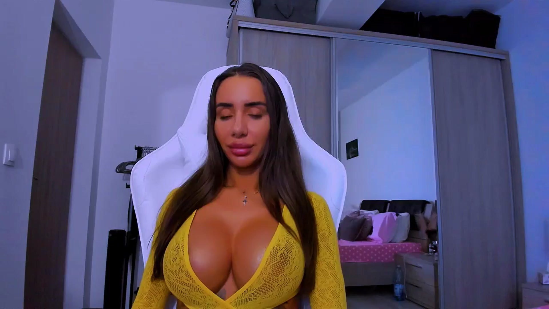 Gallery image thumbnail from Akira10's myfreecams stream on, 03/18/2025, 13:27 image 1 of 20