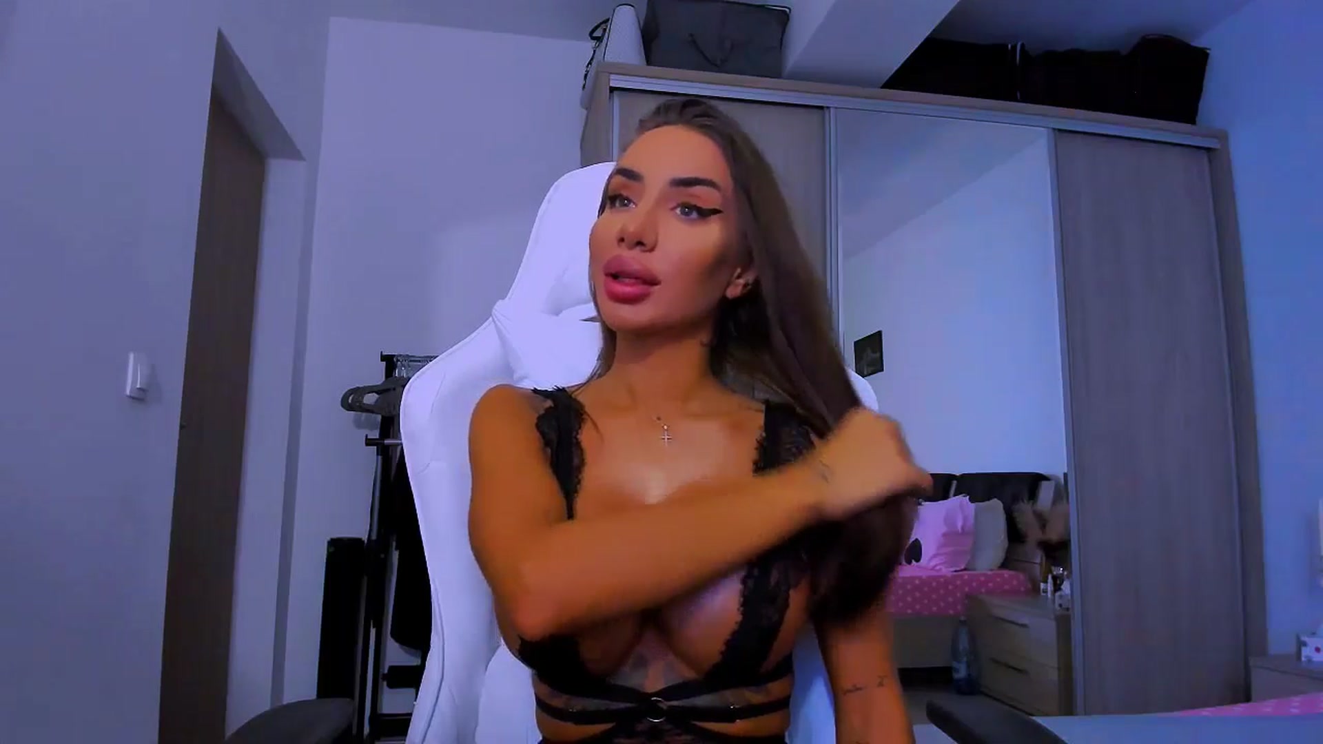 Gallery image thumbnail from Akira10's myfreecams stream on, 03/24/2025, 10:04 image 16 of 20