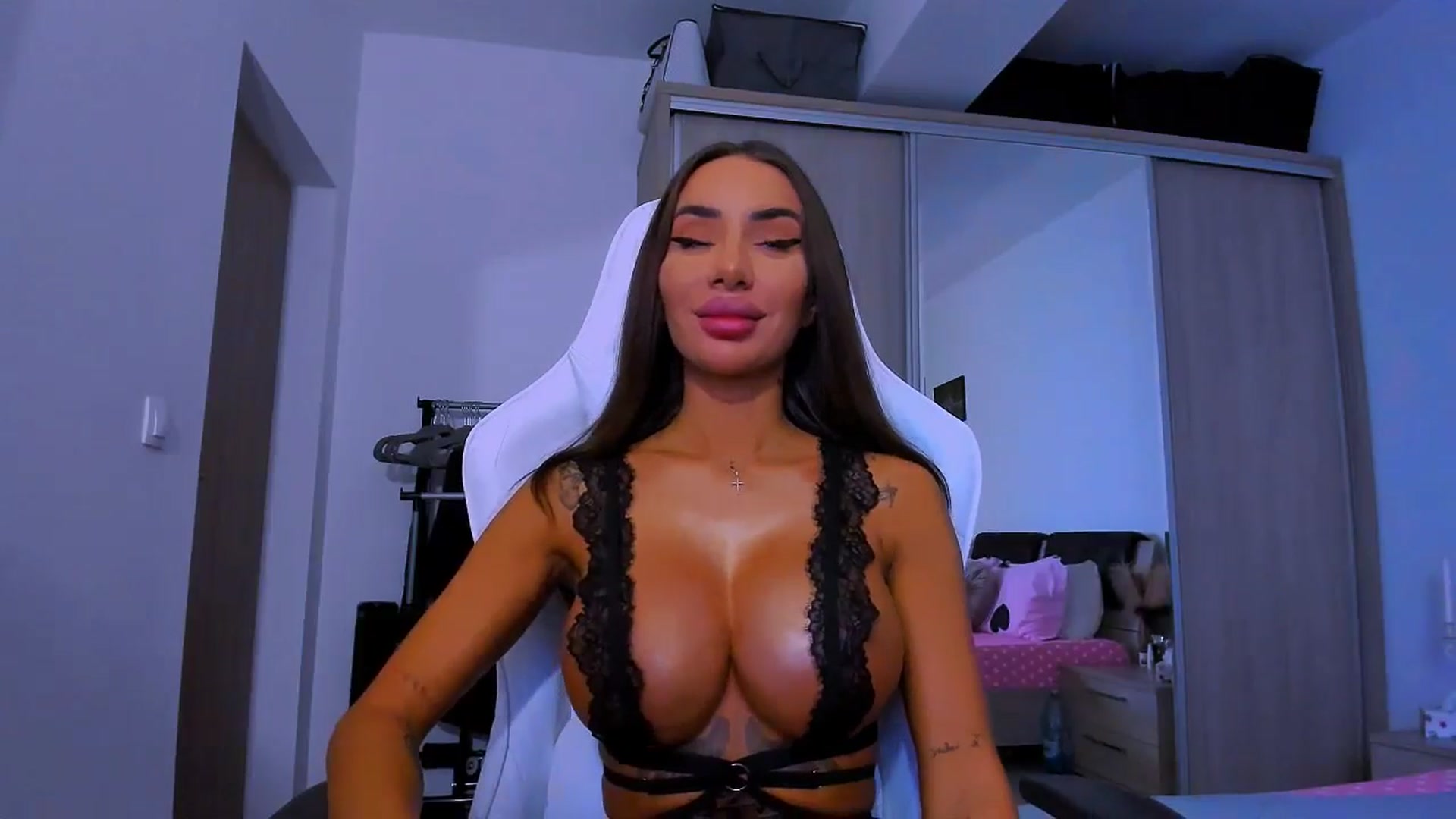 Gallery image thumbnail from Akira10's myfreecams stream on, 03/24/2025, 12:34 image 3 of 20