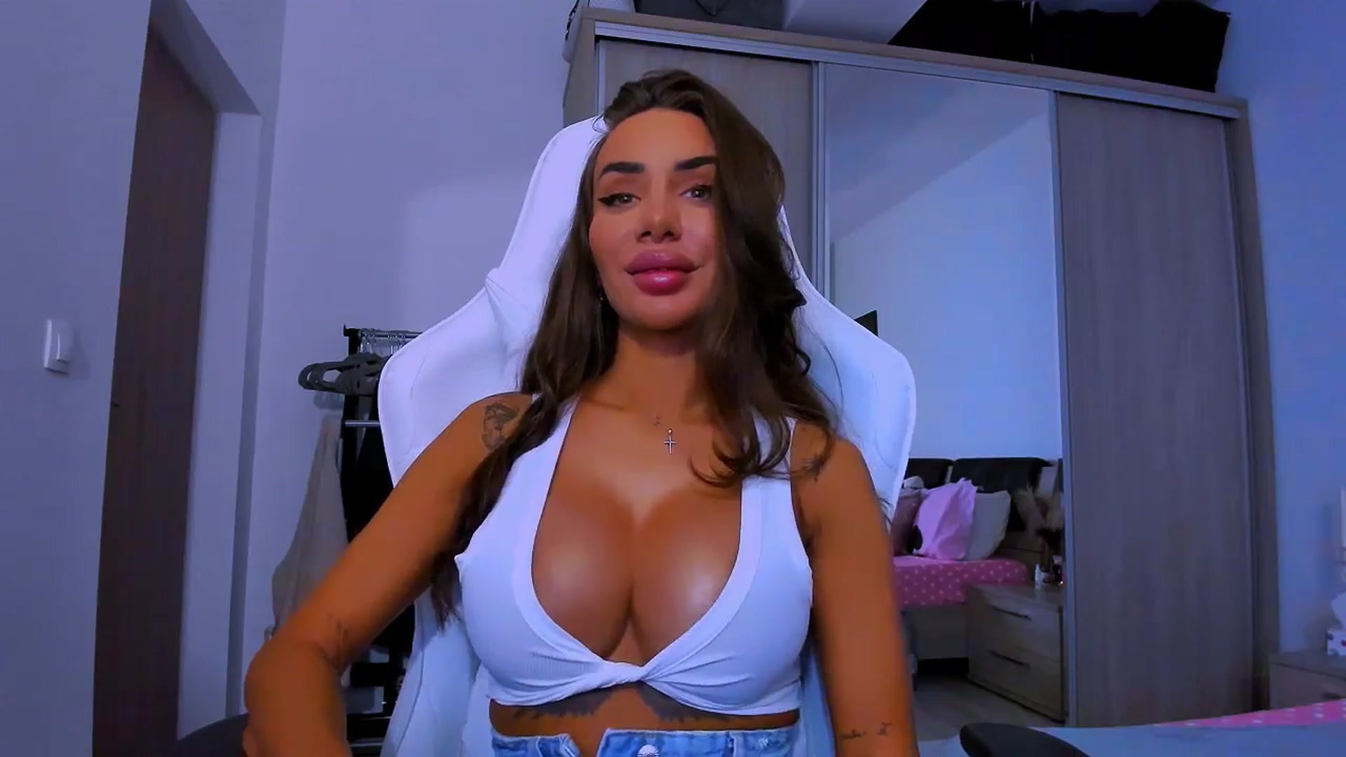 Gallery image thumbnail from Akira10's myfreecams stream on, 03/25/2025, 13:19 image 19 of 20