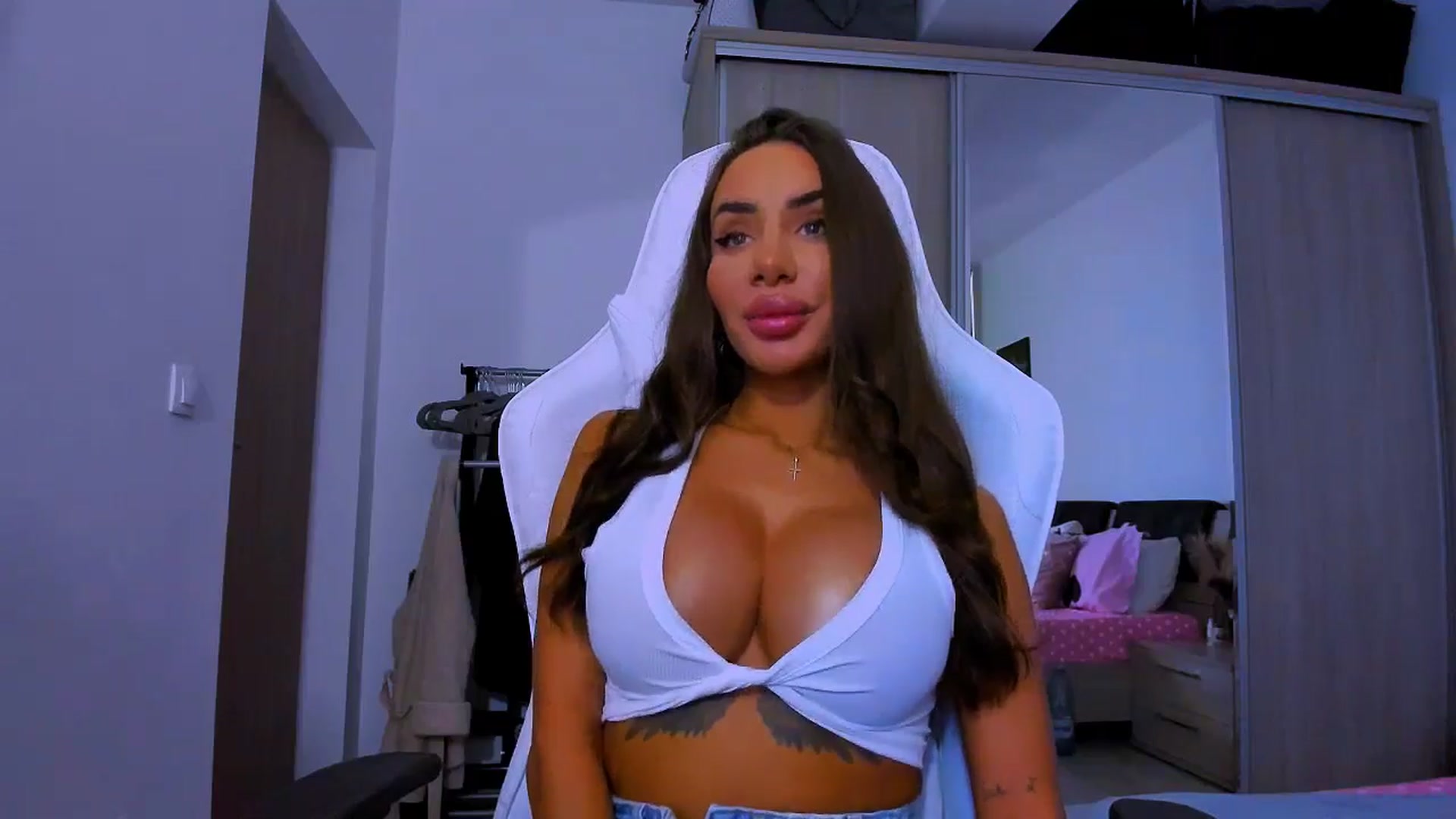Gallery image thumbnail from Akira10's myfreecams stream on, 03/25/2025, 13:19 image 10 of 20