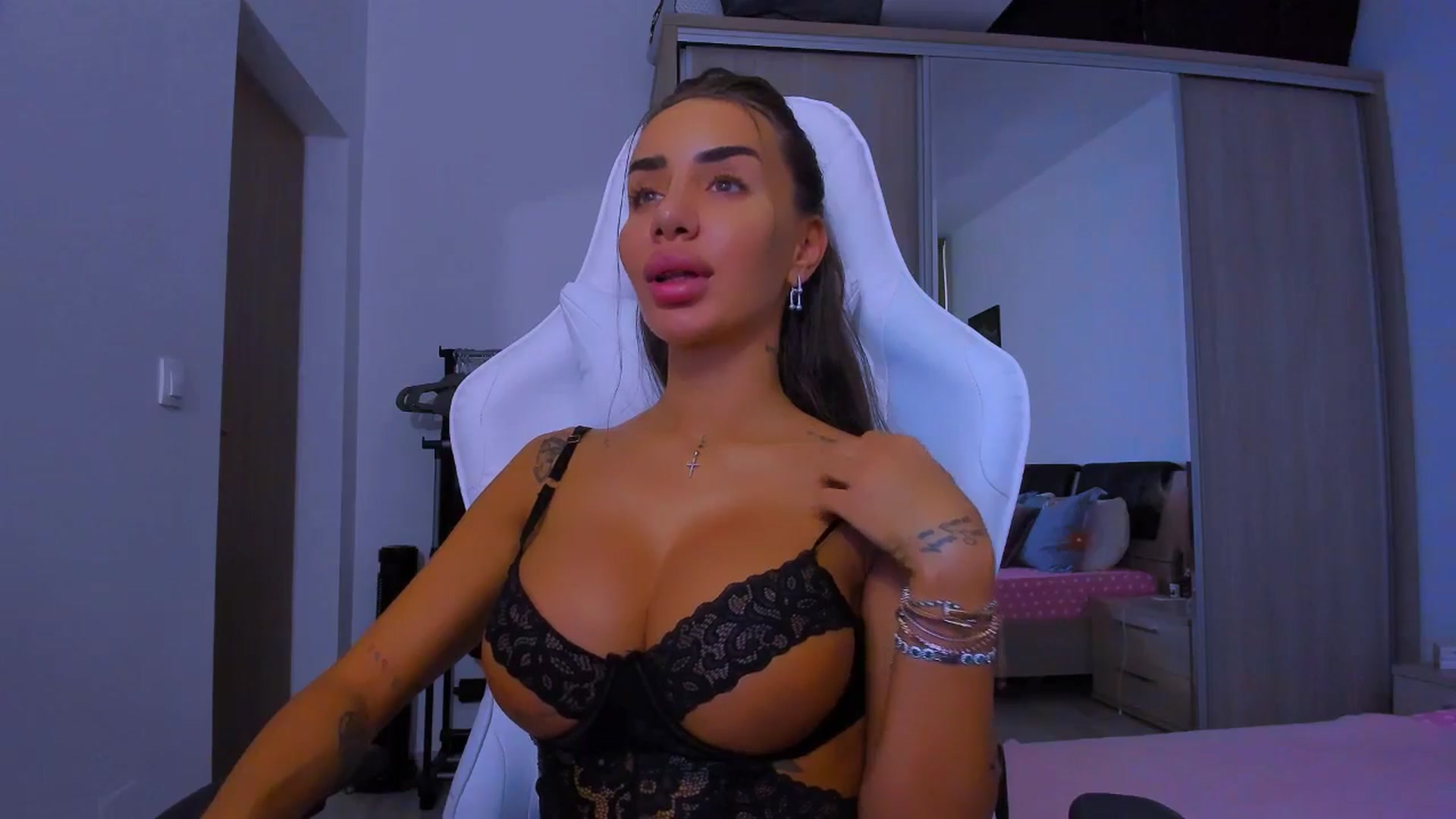Gallery image thumbnail from Akira10's myfreecams stream on, 04/08/2025, 09:25 image 10 of 20