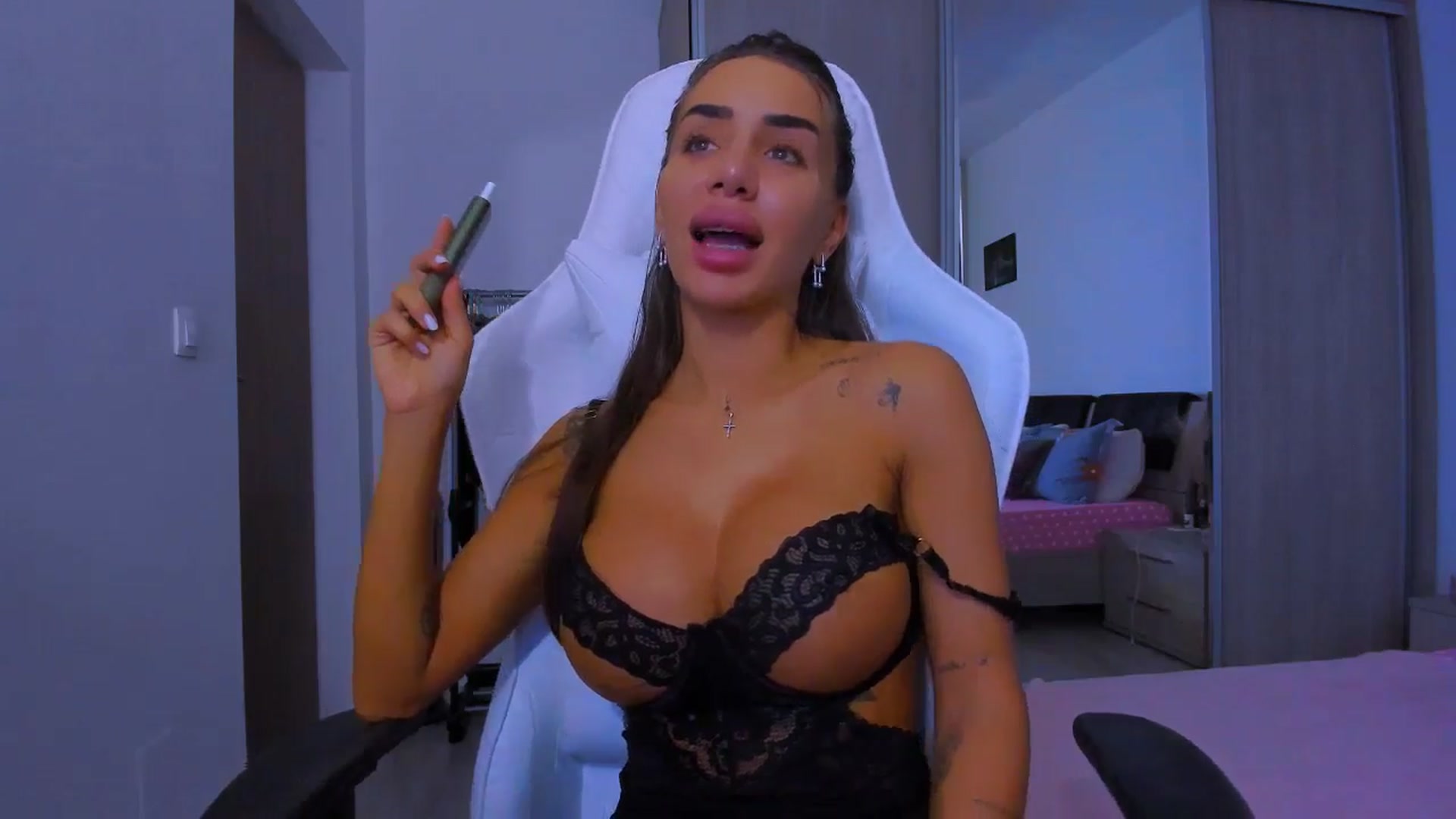 Gallery image thumbnail from Akira10's myfreecams stream on, 04/08/2025, 09:25 image 19 of 20
