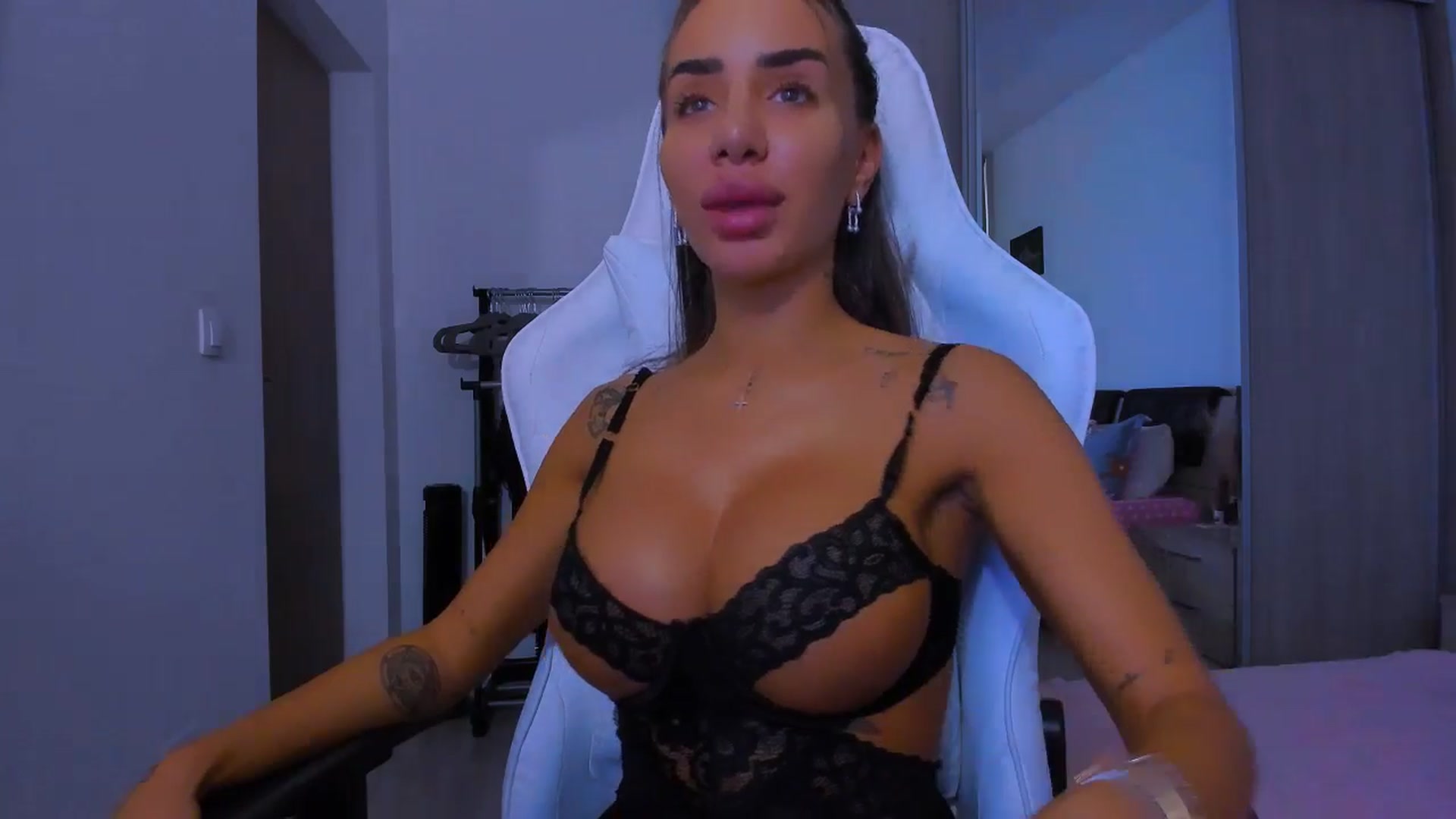 Gallery image thumbnail from Akira10's myfreecams stream on, 04/08/2025, 09:25 image 12 of 20