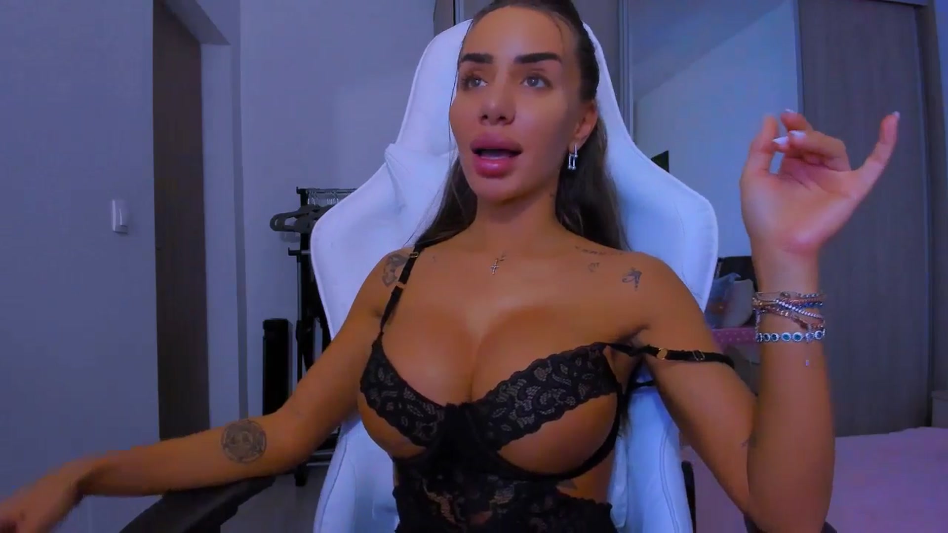 Gallery image thumbnail from Akira10's myfreecams stream on, 04/08/2025, 09:25 image 15 of 20