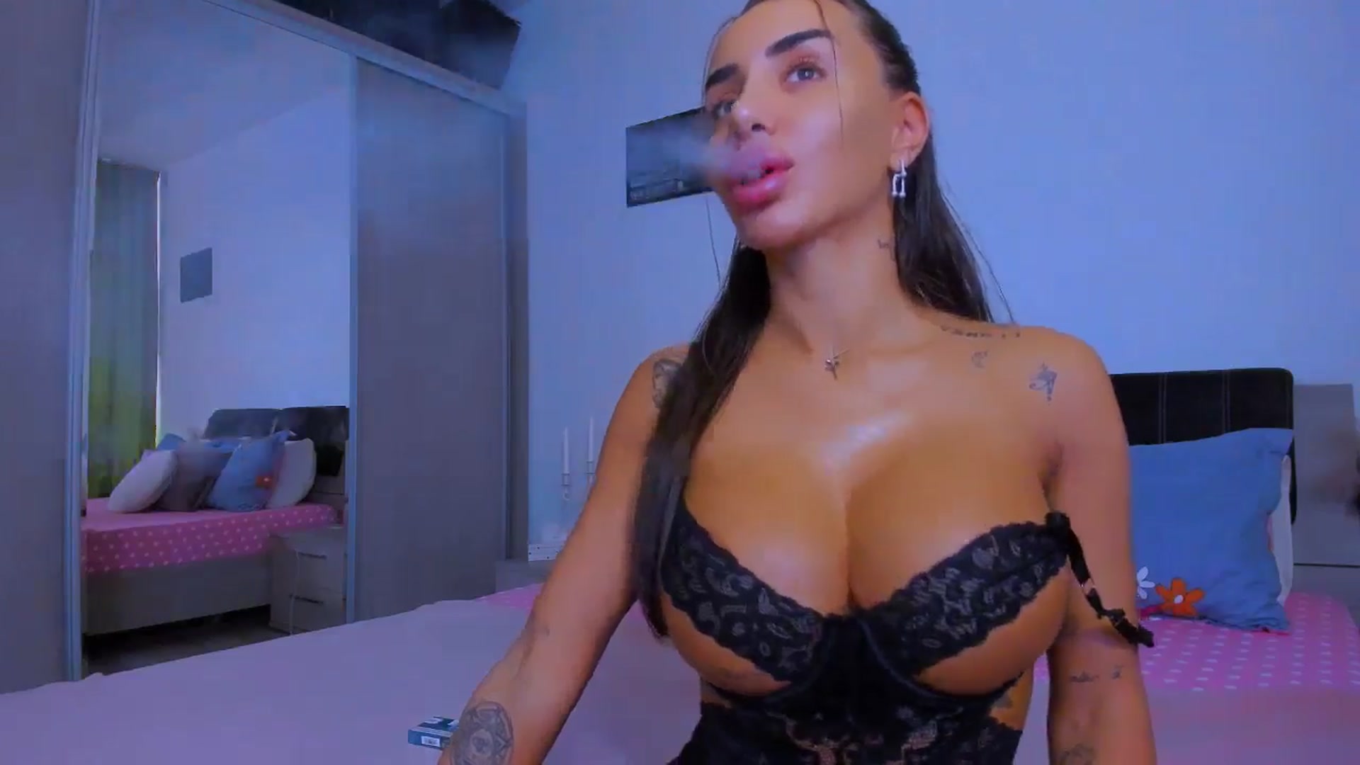 Gallery image thumbnail from Akira10's myfreecams stream on, 04/08/2025, 10:39 image 15 of 20