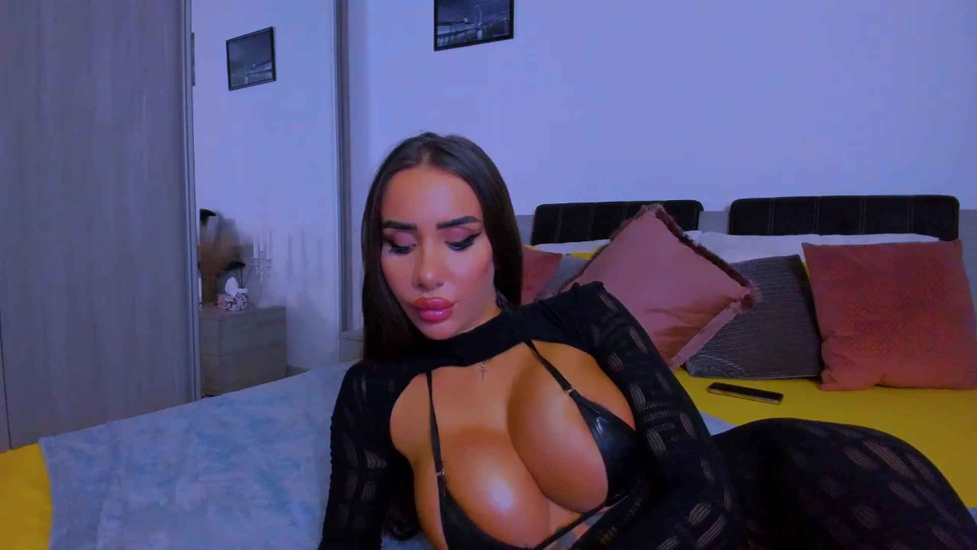 Gallery image thumbnail from Akira10's myfreecams stream on, 06/16/2025, 13:40 image 14 of 20