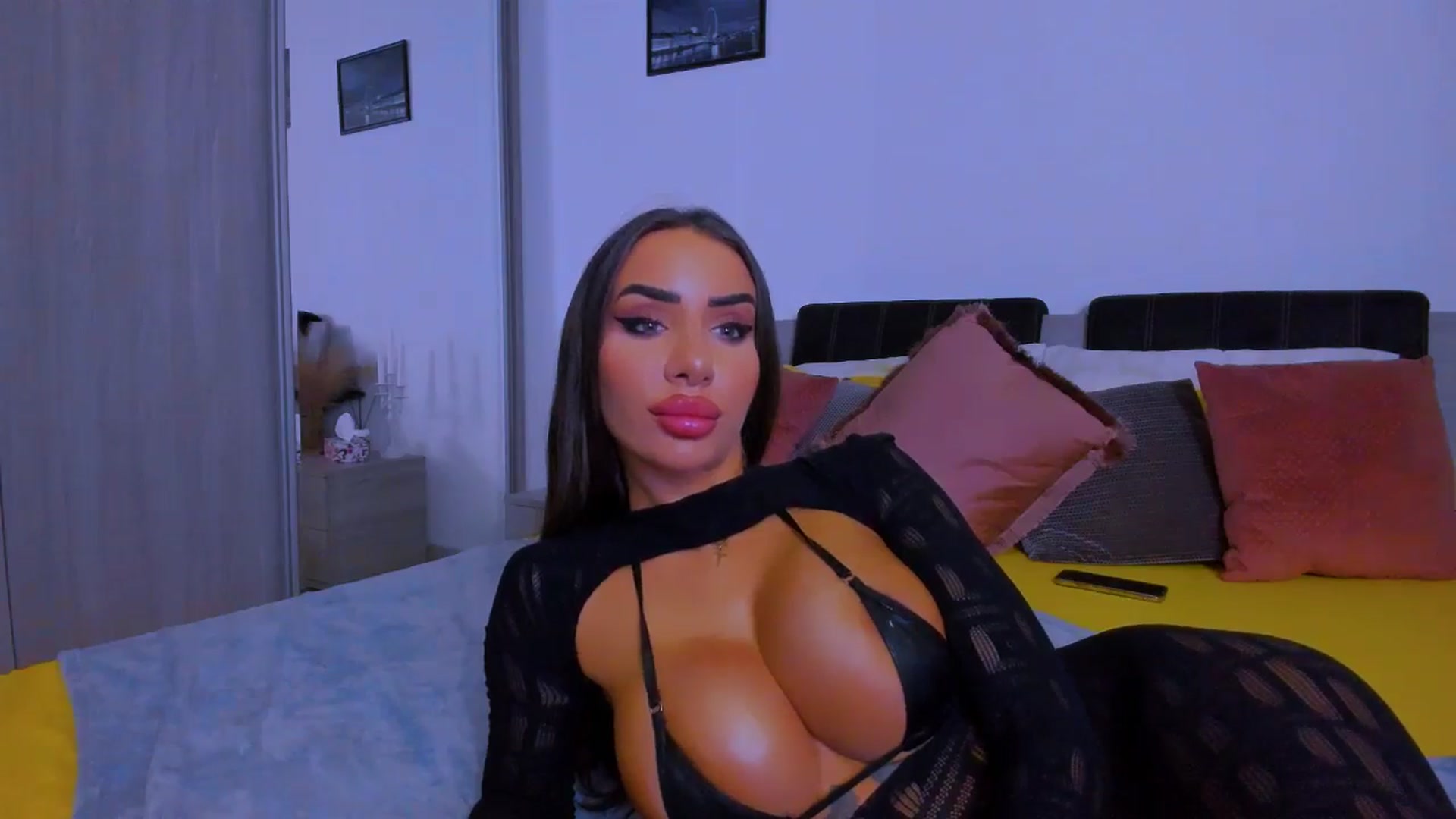 Gallery image thumbnail from Akira10's myfreecams stream on, 06/16/2025, 13:40 image 18 of 20