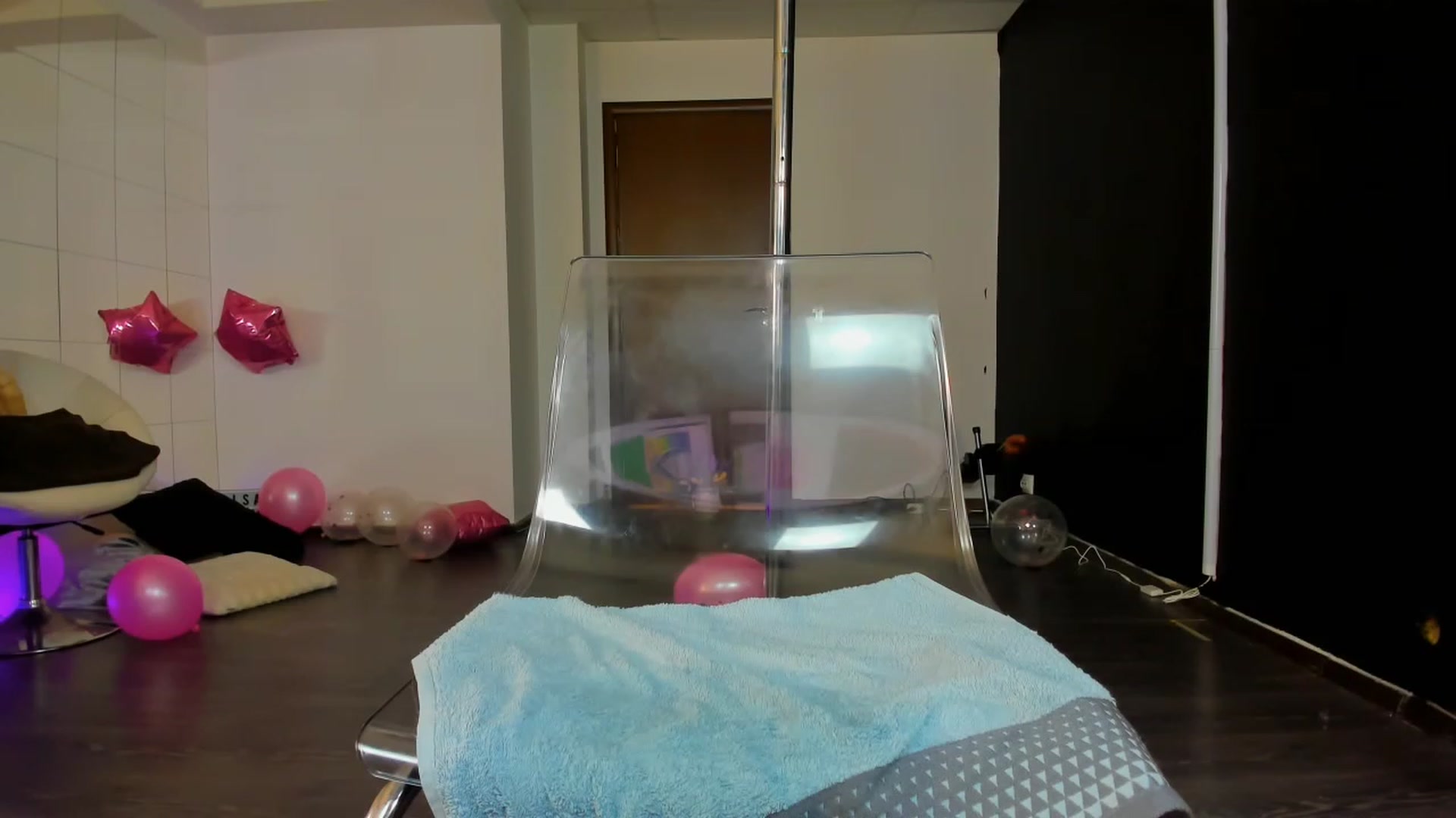 Gallery image thumbnail from AkiraLisa's myfreecams stream on, 03/22/2023, 21:09 image 12 of 20