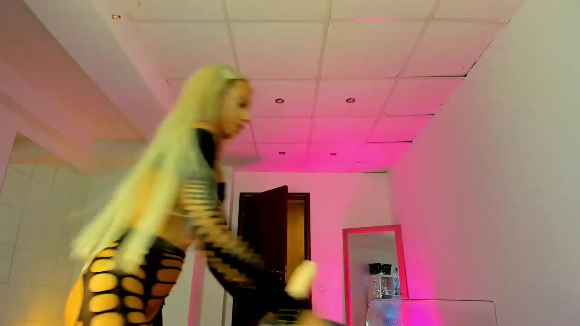 Gallery image thumbnail from AkiraLisa's myfreecams stream on, 08/29/2023, 12:02 image 2 of 20