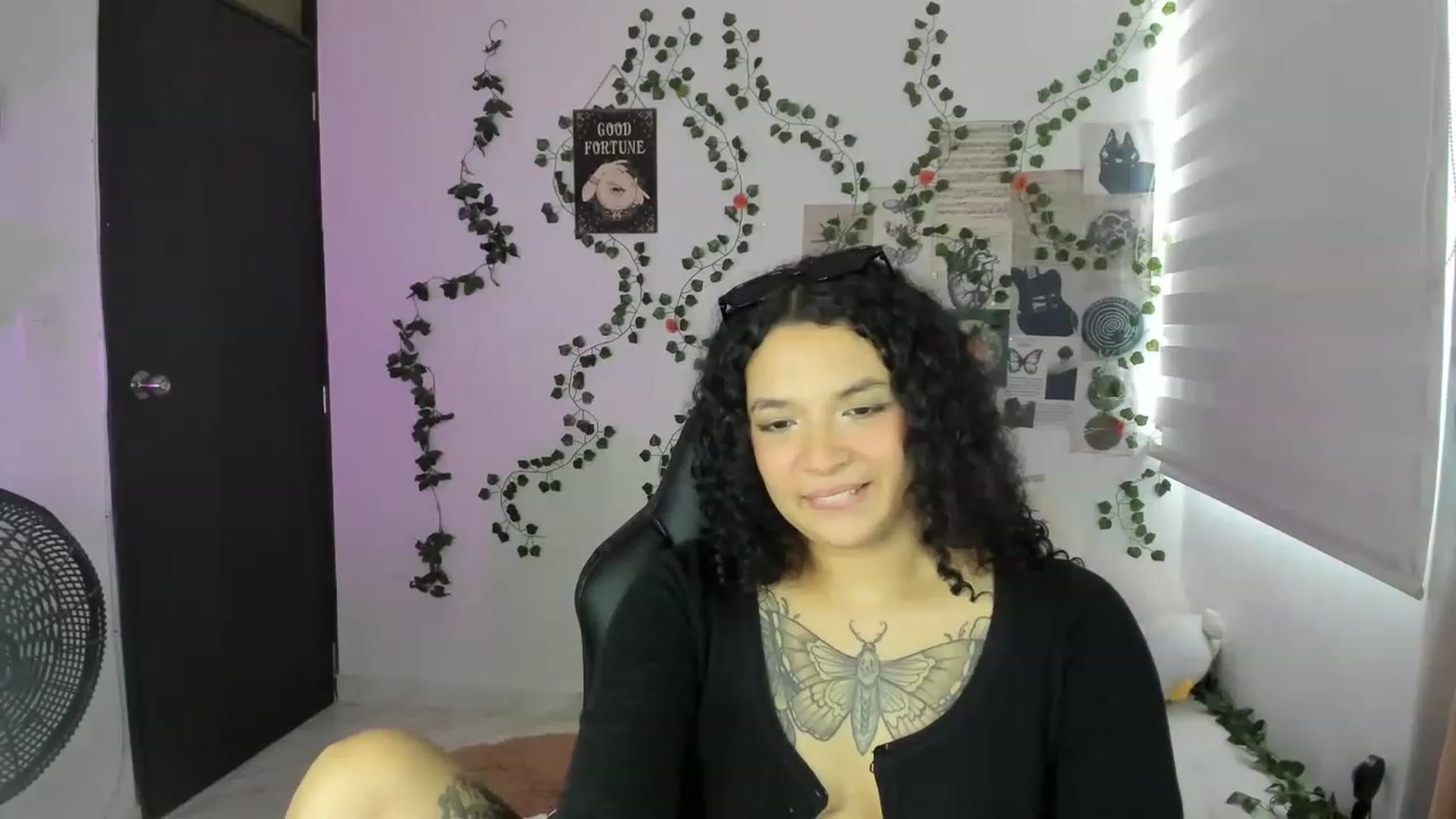 Gallery image thumbnail from Akira_Fire's myfreecams stream on, 04/11/2023, 23:48 image 3 of 20