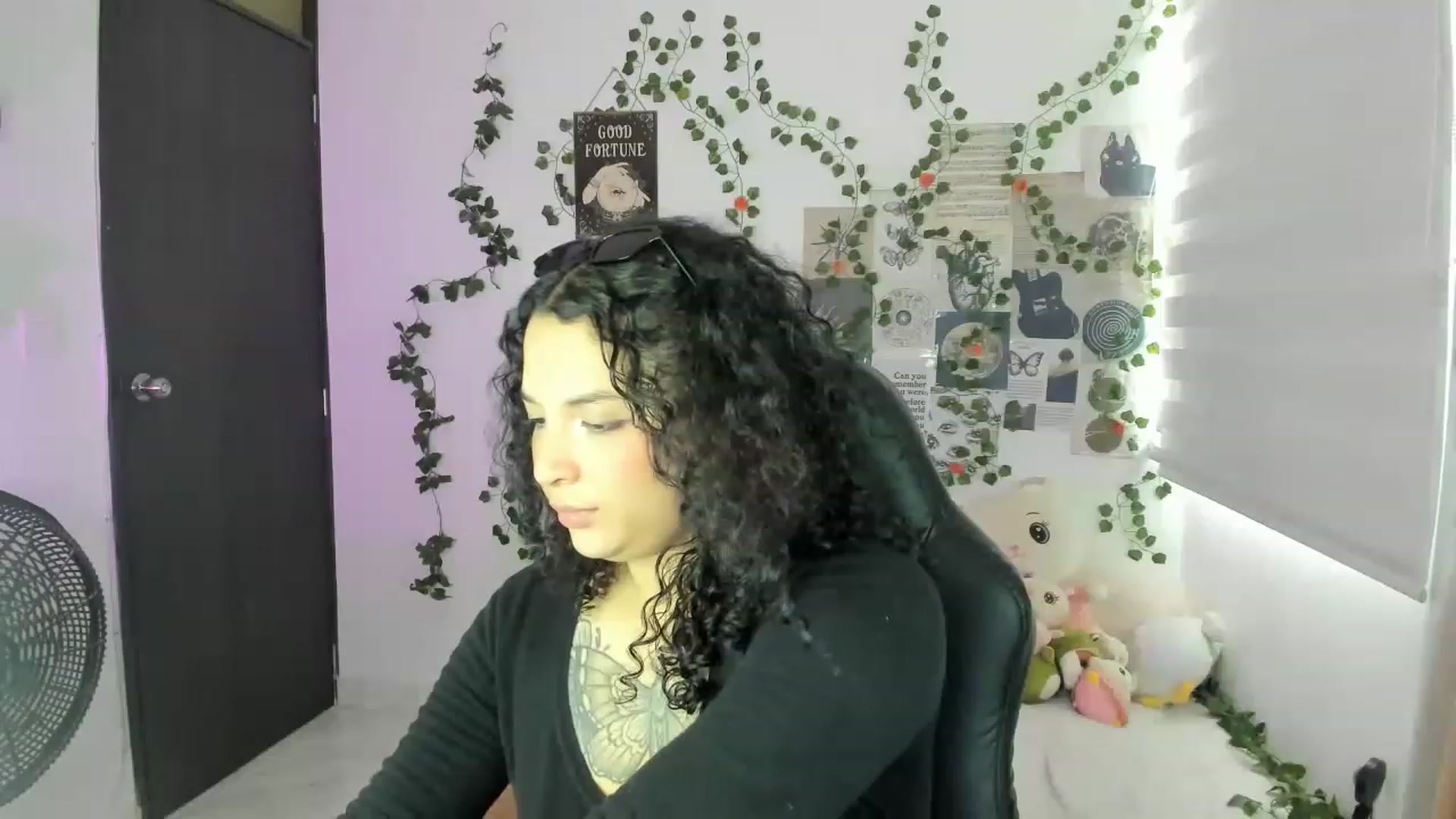 Gallery image thumbnail from Akira_Fire's myfreecams stream on, 04/11/2023, 23:48 image 7 of 20