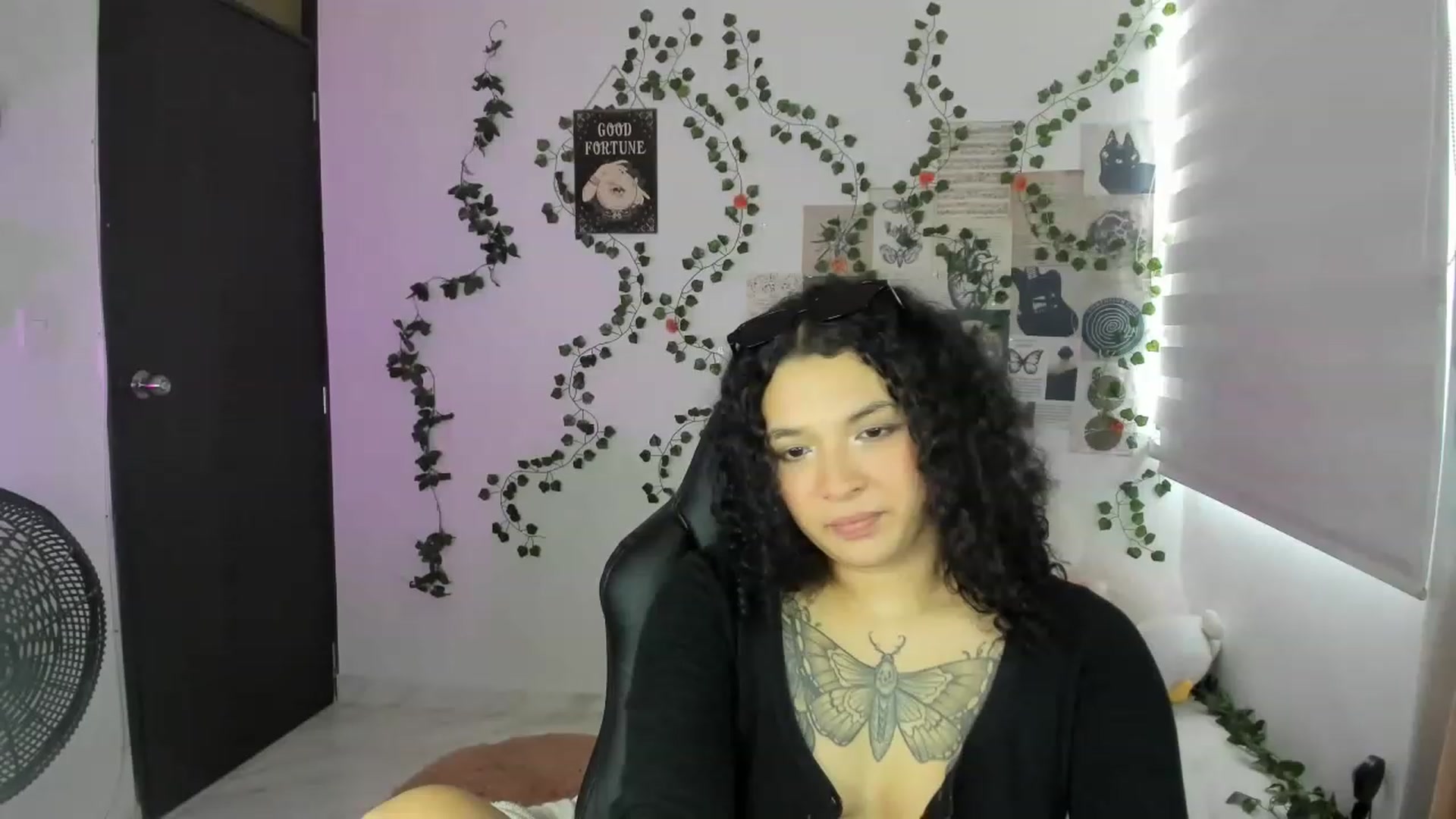 Gallery image thumbnail from Akira_Fire's myfreecams stream on, 04/11/2023, 23:48 image 4 of 20