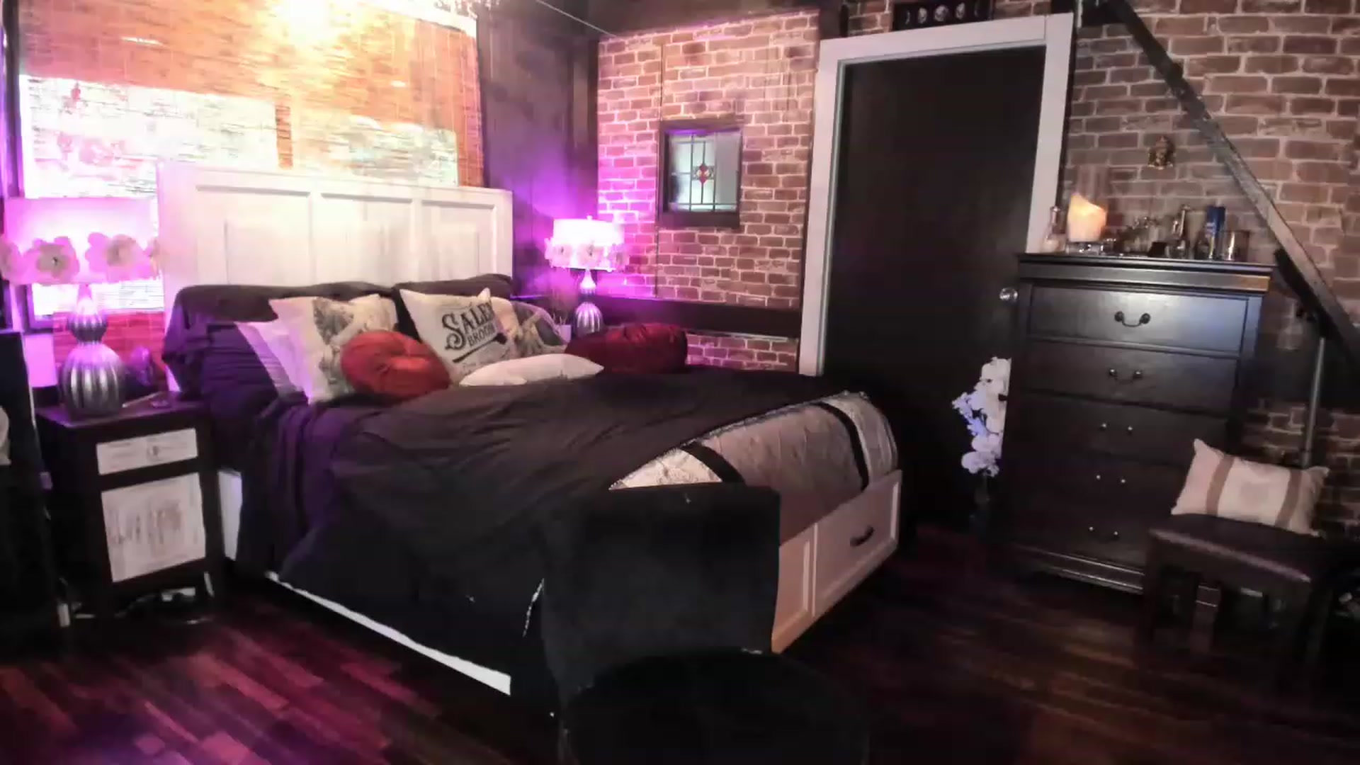 Gallery image thumbnail from AlabamaWhirly's myfreecams stream on, 01/27/2023, 03:57 image 8 of 20