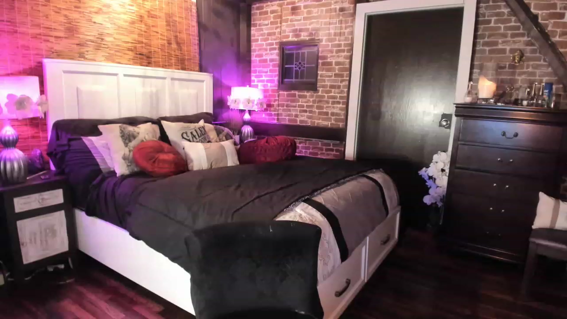 Gallery image thumbnail from AlabamaWhirly's myfreecams stream on, 01/27/2023, 05:31 image 10 of 20