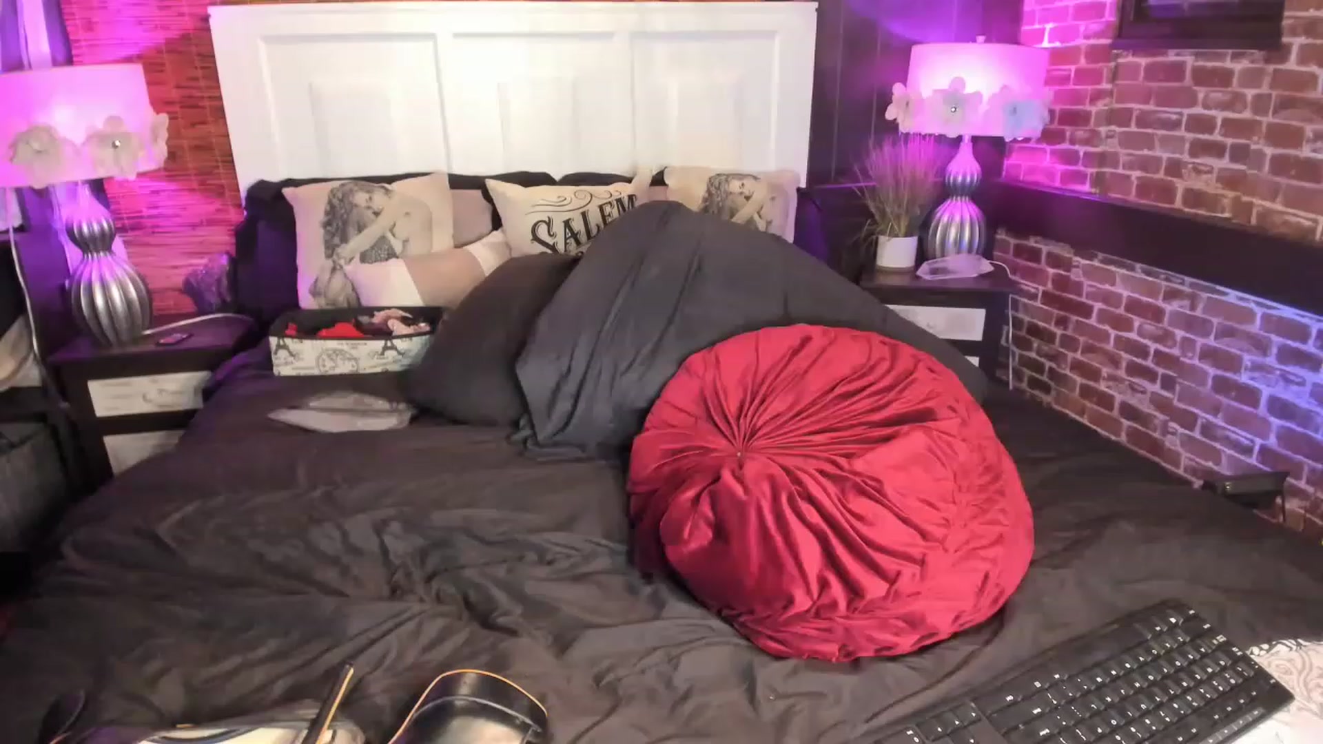 Gallery image thumbnail from AlabamaWhirly's myfreecams stream on, 01/27/2023, 06:47 image 12 of 20