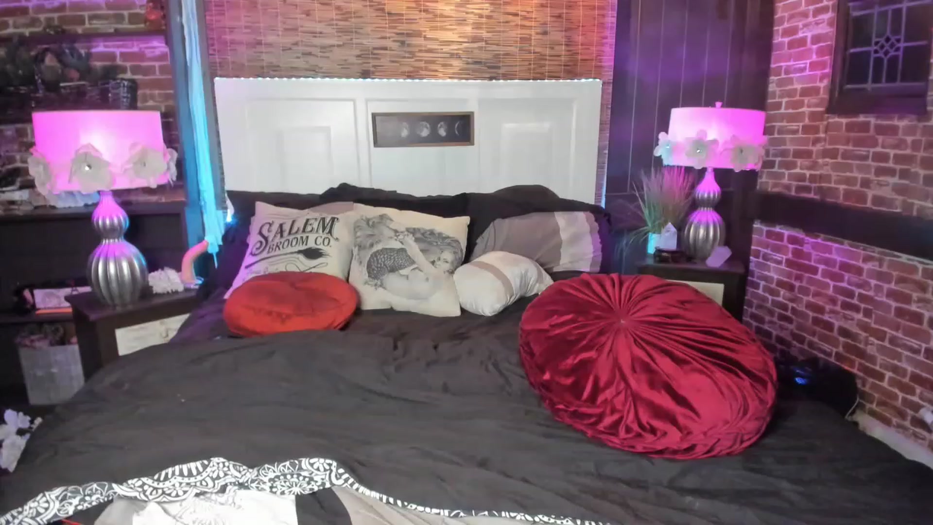 Gallery image thumbnail from AlabamaWhirly's myfreecams stream on, 02/01/2023, 17:47 image 12 of 20