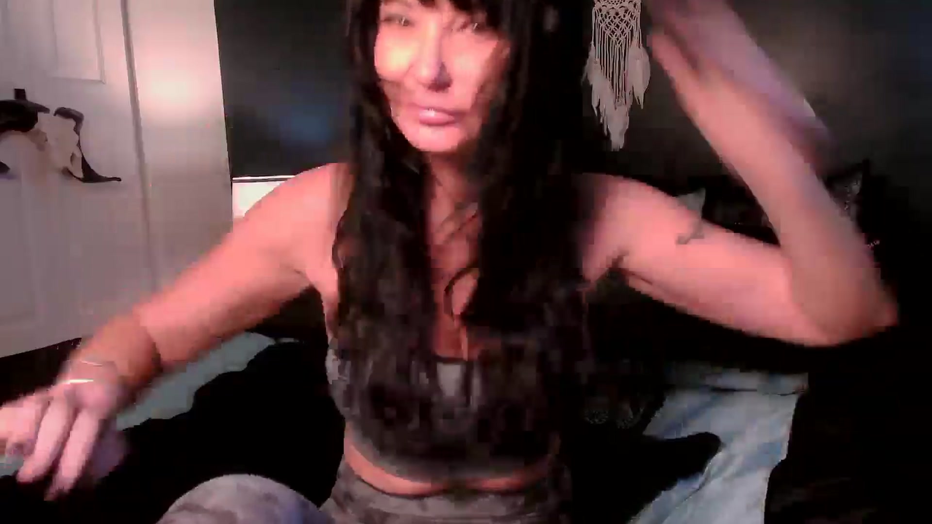 Gallery image thumbnail from AlabamaWhirly's myfreecams stream on, 07/01/2024, 16:56 image 10 of 20