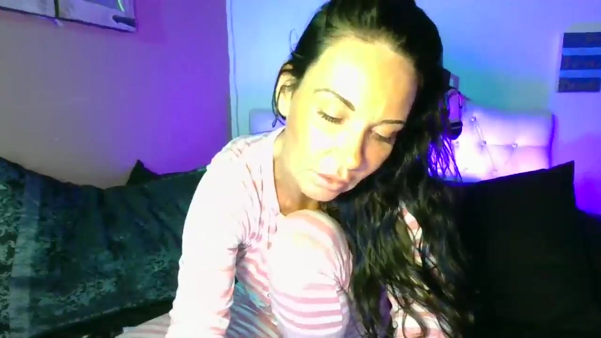 Gallery image thumbnail from AlabamaWhirly's myfreecams stream on, 07/21/2025, 14:52 image 4 of 20