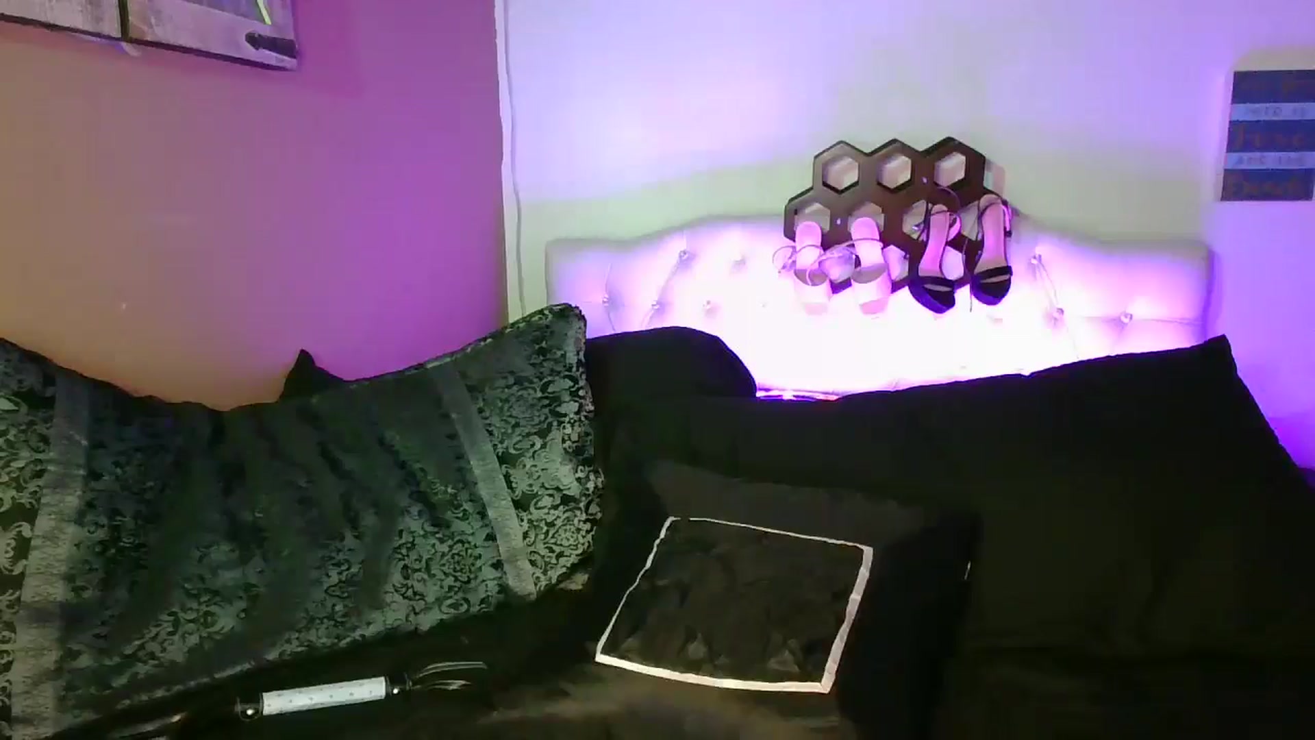 Gallery image thumbnail from AlabamaWhirly's myfreecams stream on, 07/21/2025, 14:52 image 6 of 20