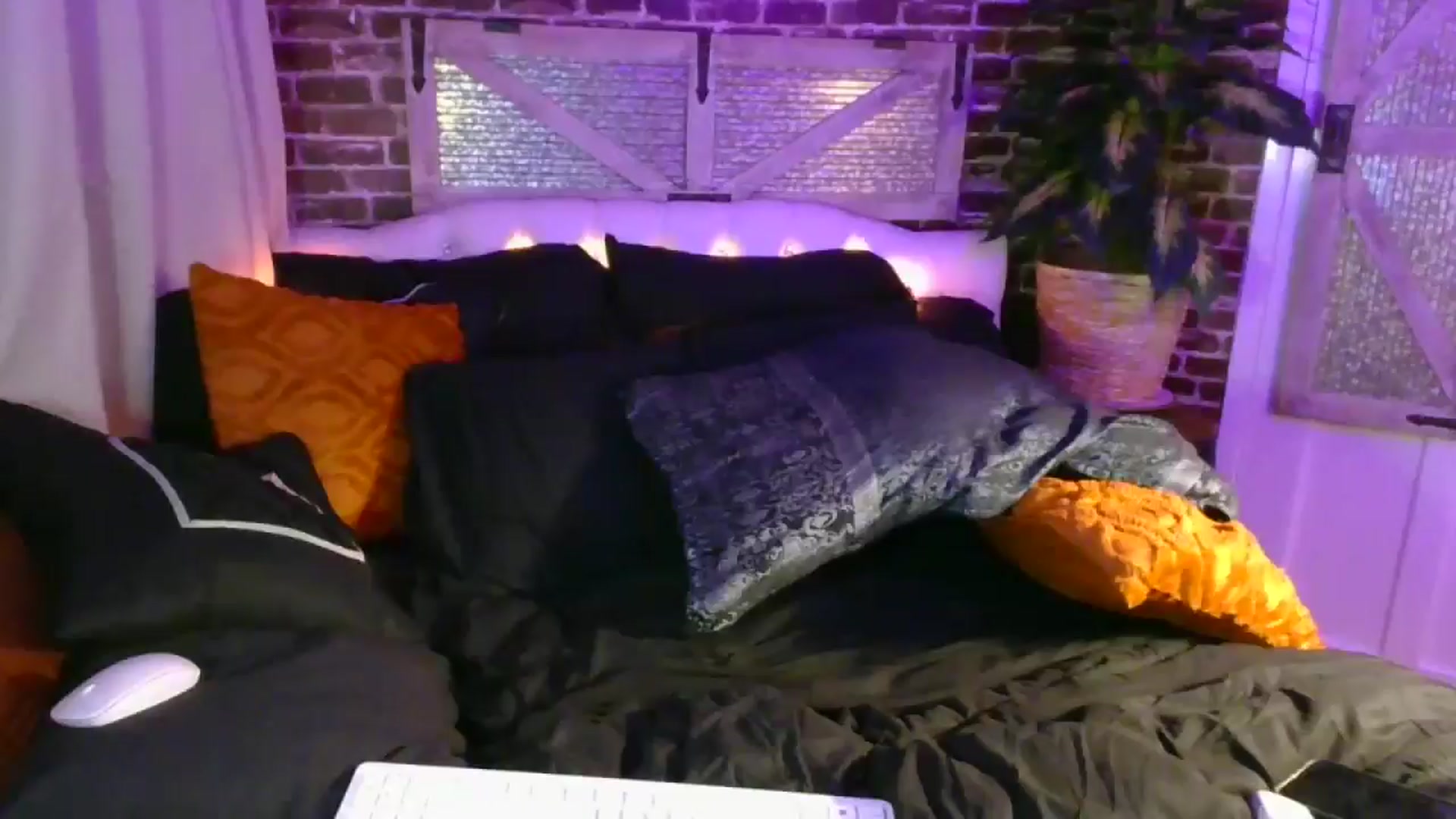Gallery image thumbnail from AlabamaWhirly's myfreecams stream on, 09/03/2025, 12:48 image 15 of 20